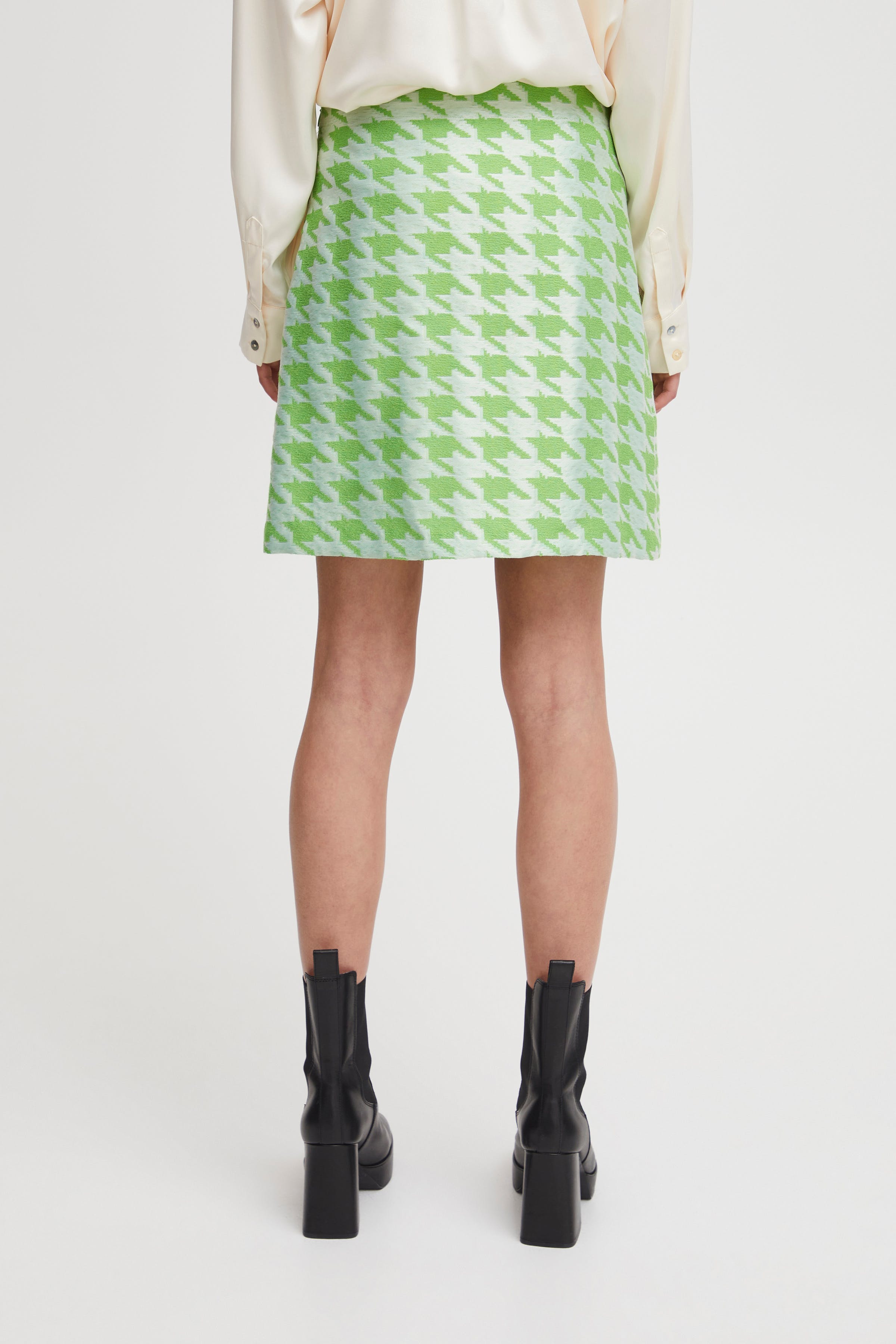 IXHANNE Rock LOOKBOOK FRONT 20120370-202736