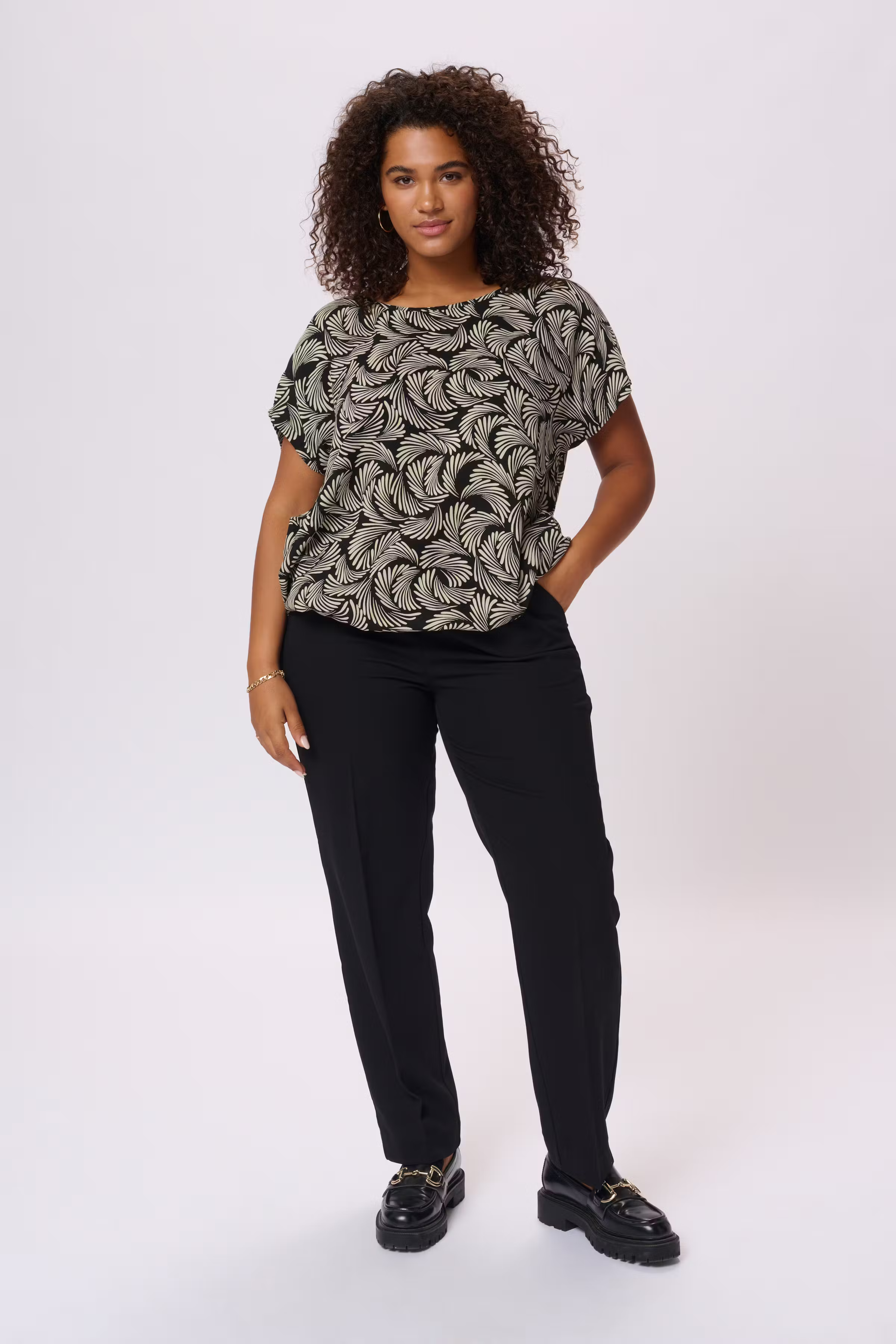 KCsonna Bluse LOOKBOOK FRONT 10581446-104492