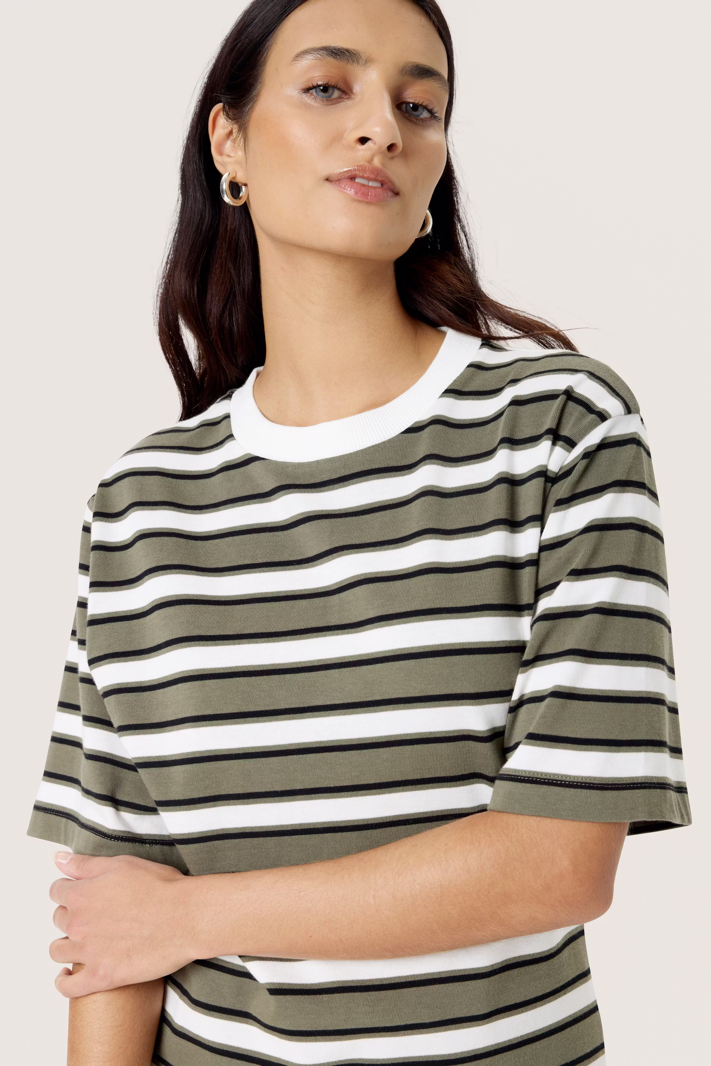 SLNeo T-shirt LOOKBOOK DETAIL 30408415-303936