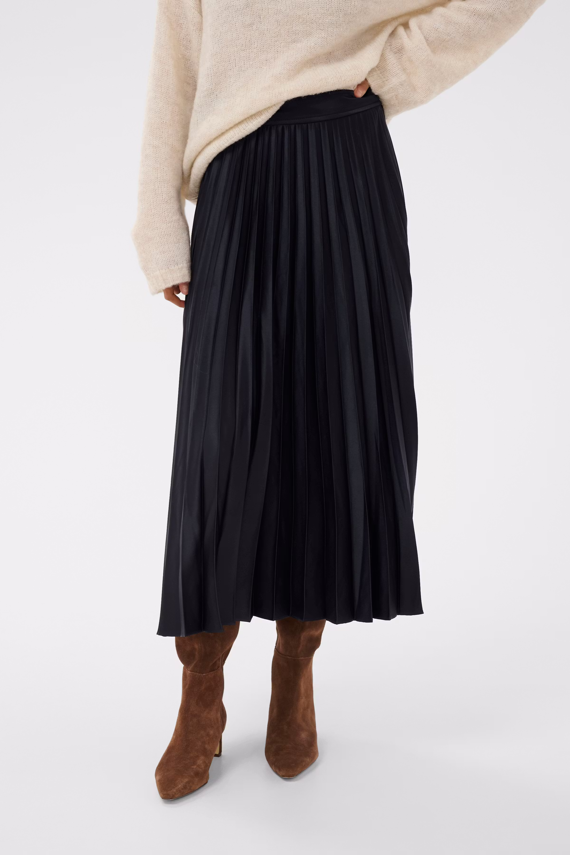 VenedaPW Lang plissert skjørt LOOKBOOK FRONT 30309138-194013