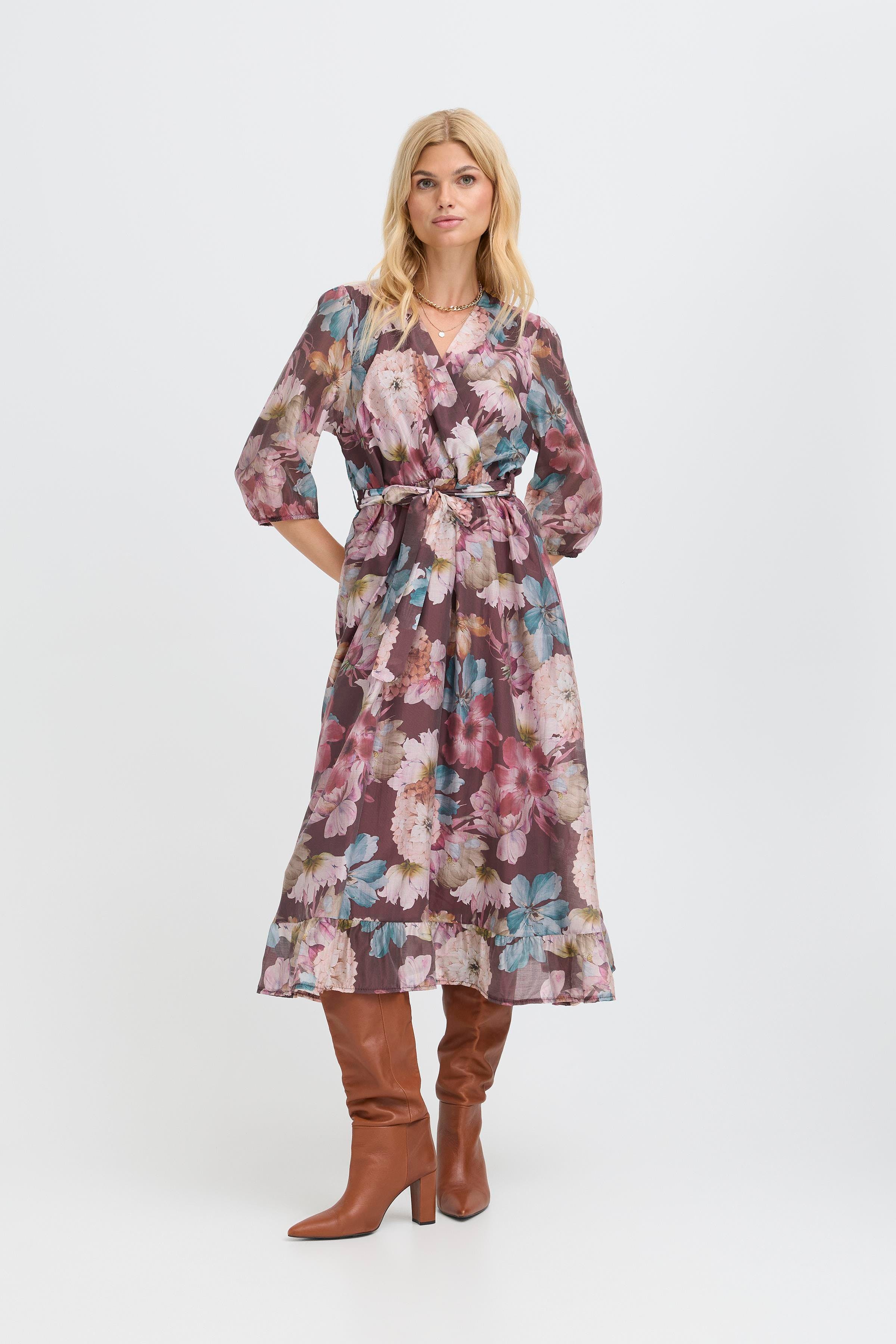 SBLEYIA Jurk LOOKBOOK FRONT 22101065-191724