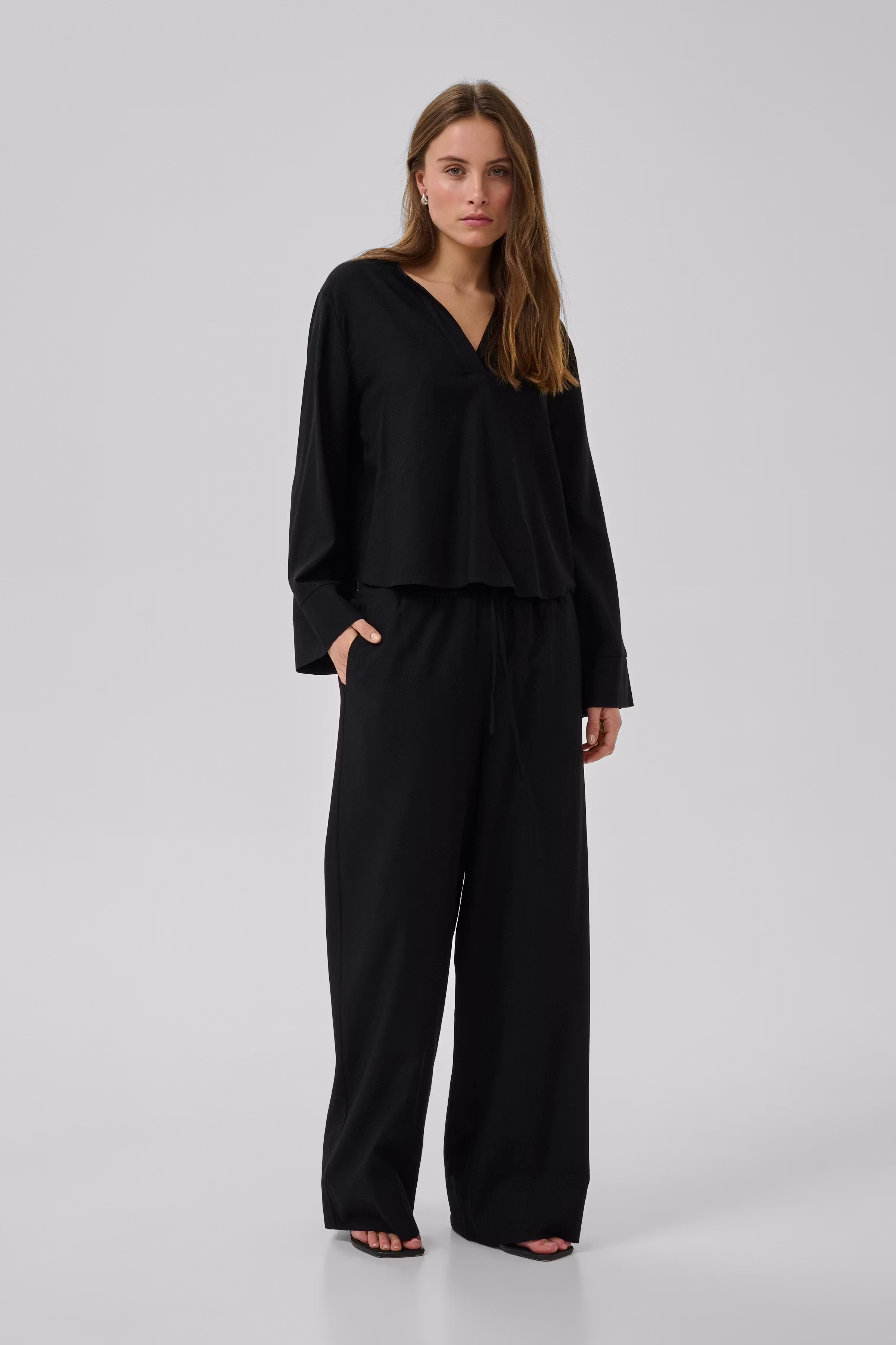 DiasMW Linen Trousers LOOKBOOK FRONT 10704701-100031