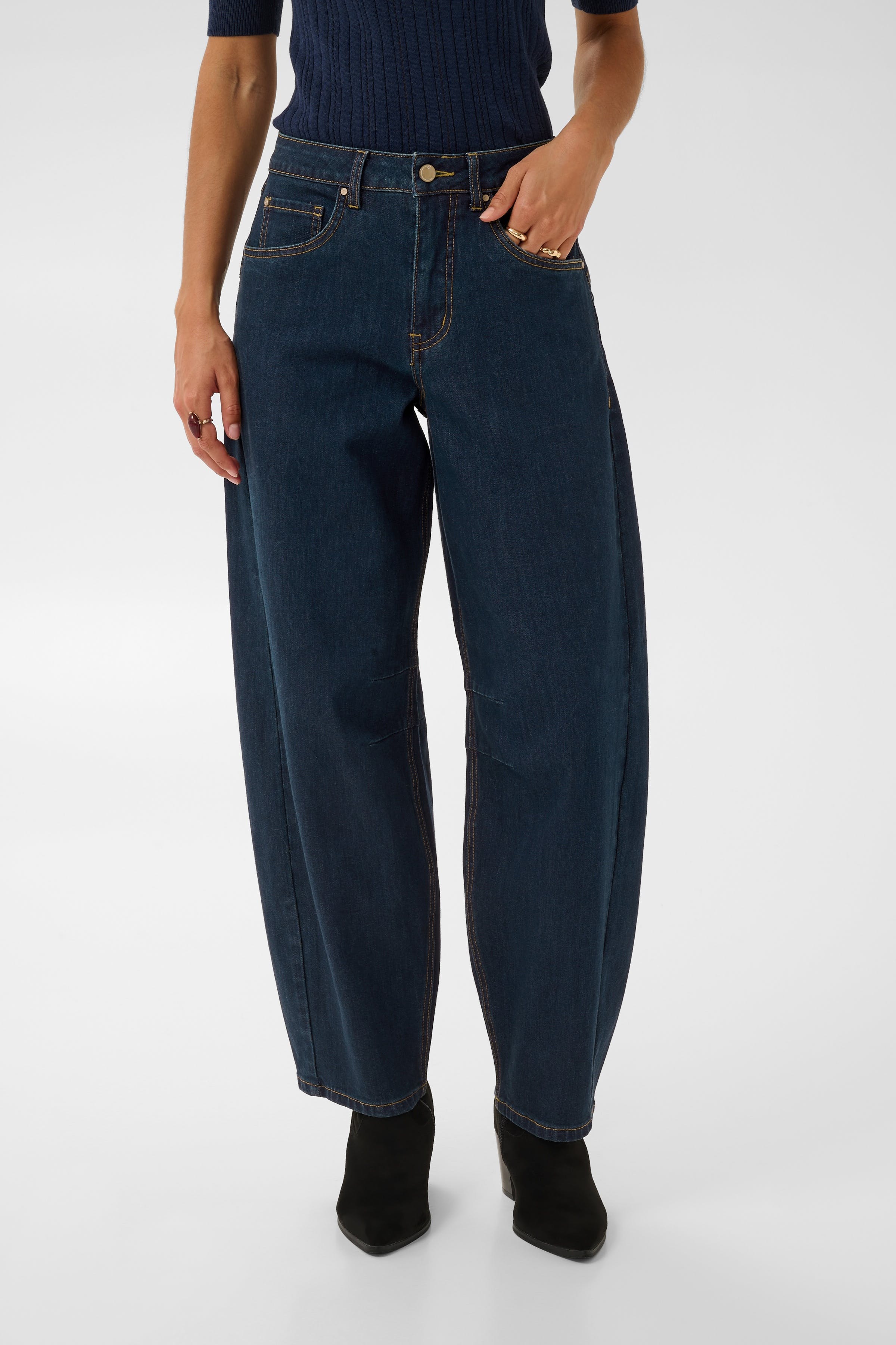 CRBahren Barrel Jeans LOOKBOOK FRONT 10614217-108346