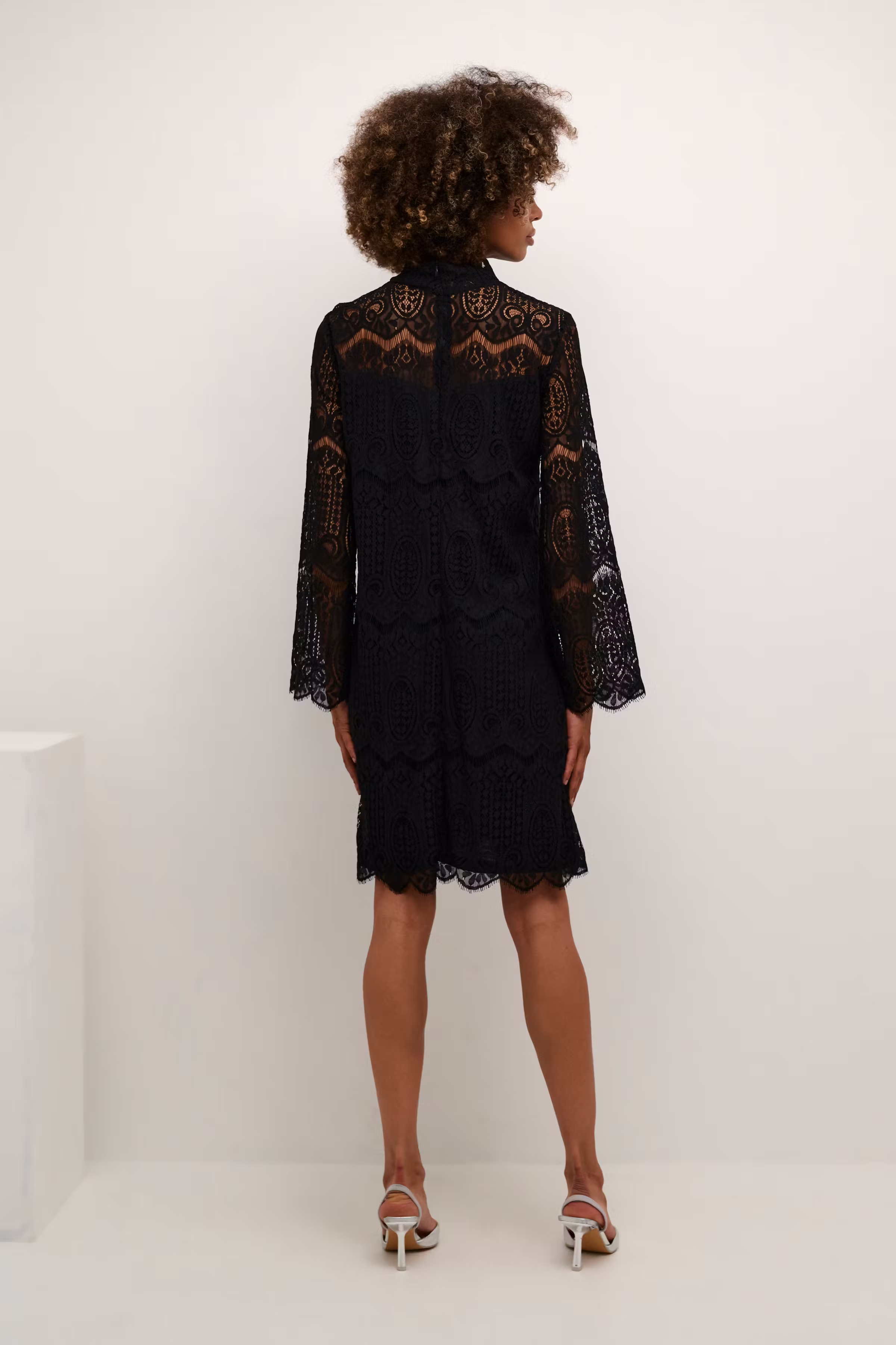 CUima Spetsklänning LOOKBOOK BACK 50111346-500012