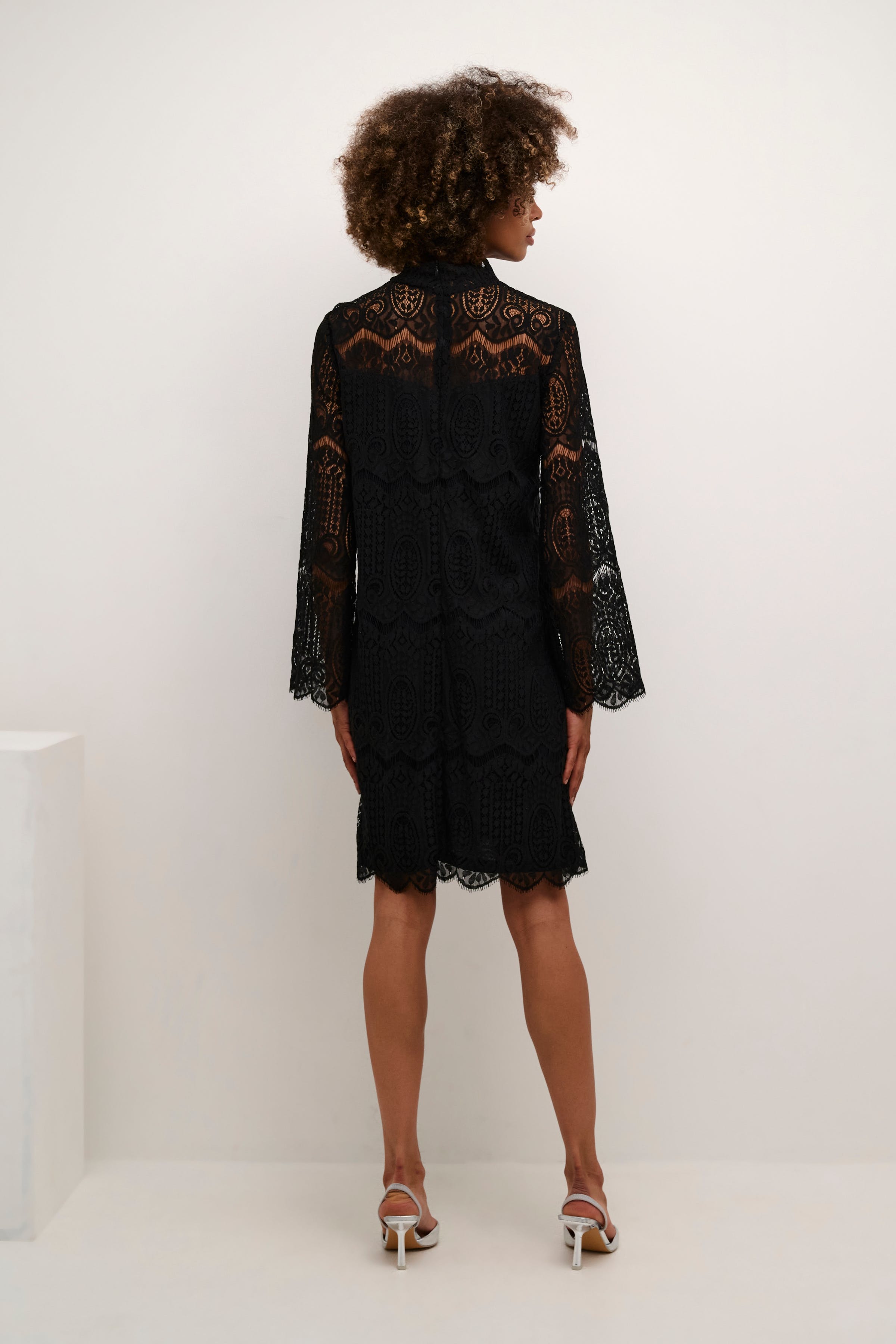 CUima Spitzenkleid LOOKBOOK BACK 50111346-500012