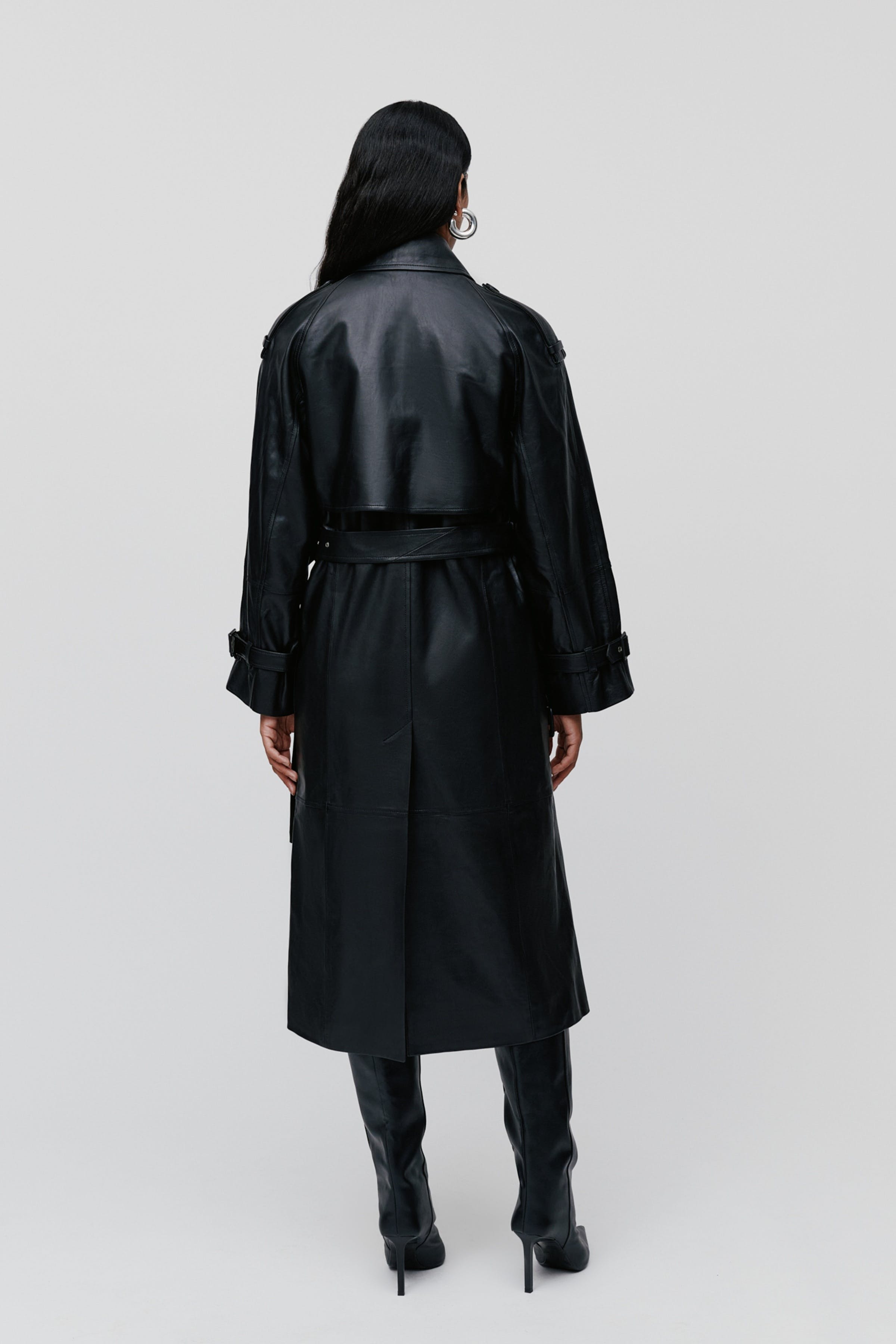 LINDA Outerwear LOOKBOOK BACK 30600685-BK999