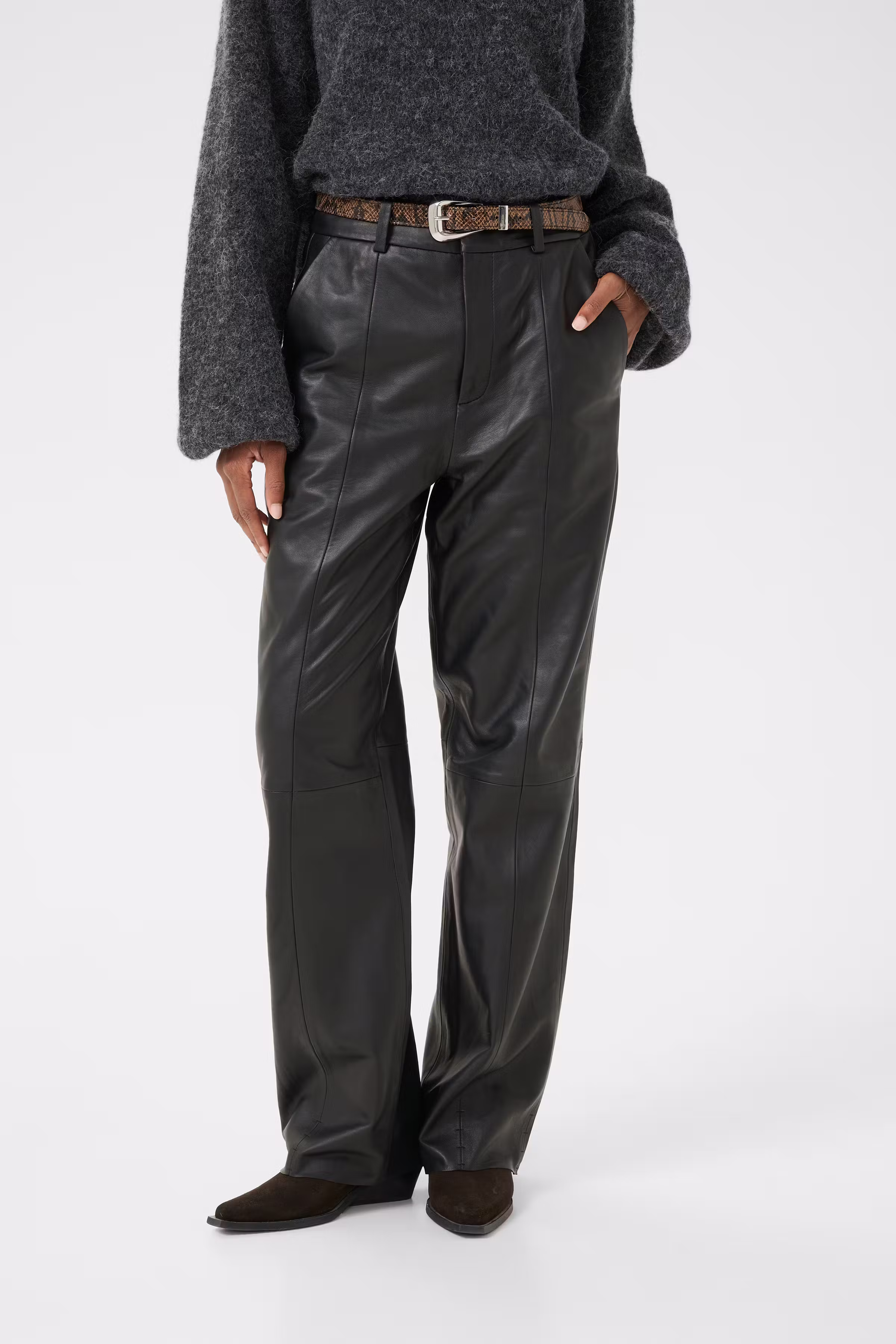 GZluciana Leather pants LOOKBOOK FRONT 10910508-100017