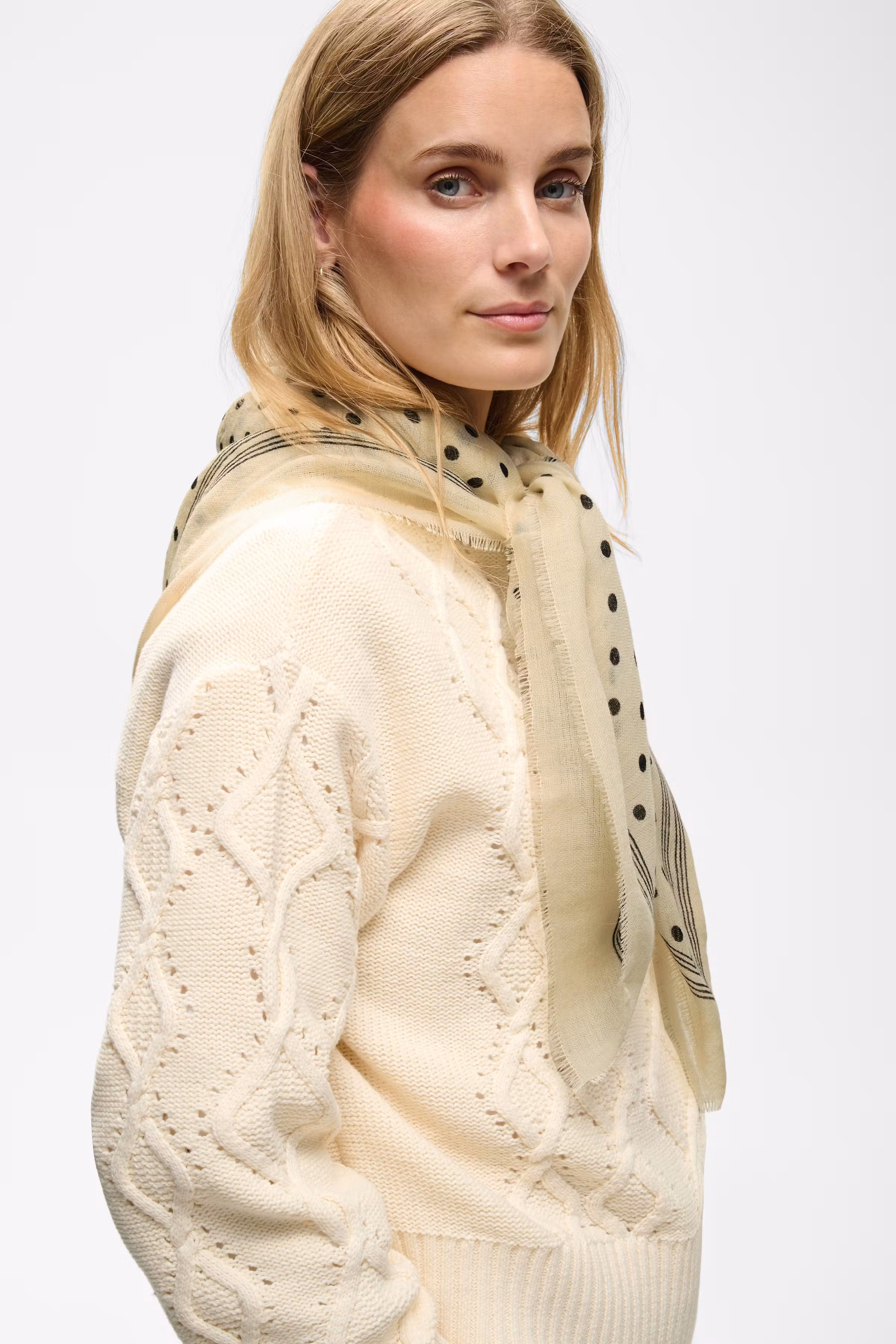 CelestaPW Sjaal LOOKBOOK DETAIL 30310875-305313