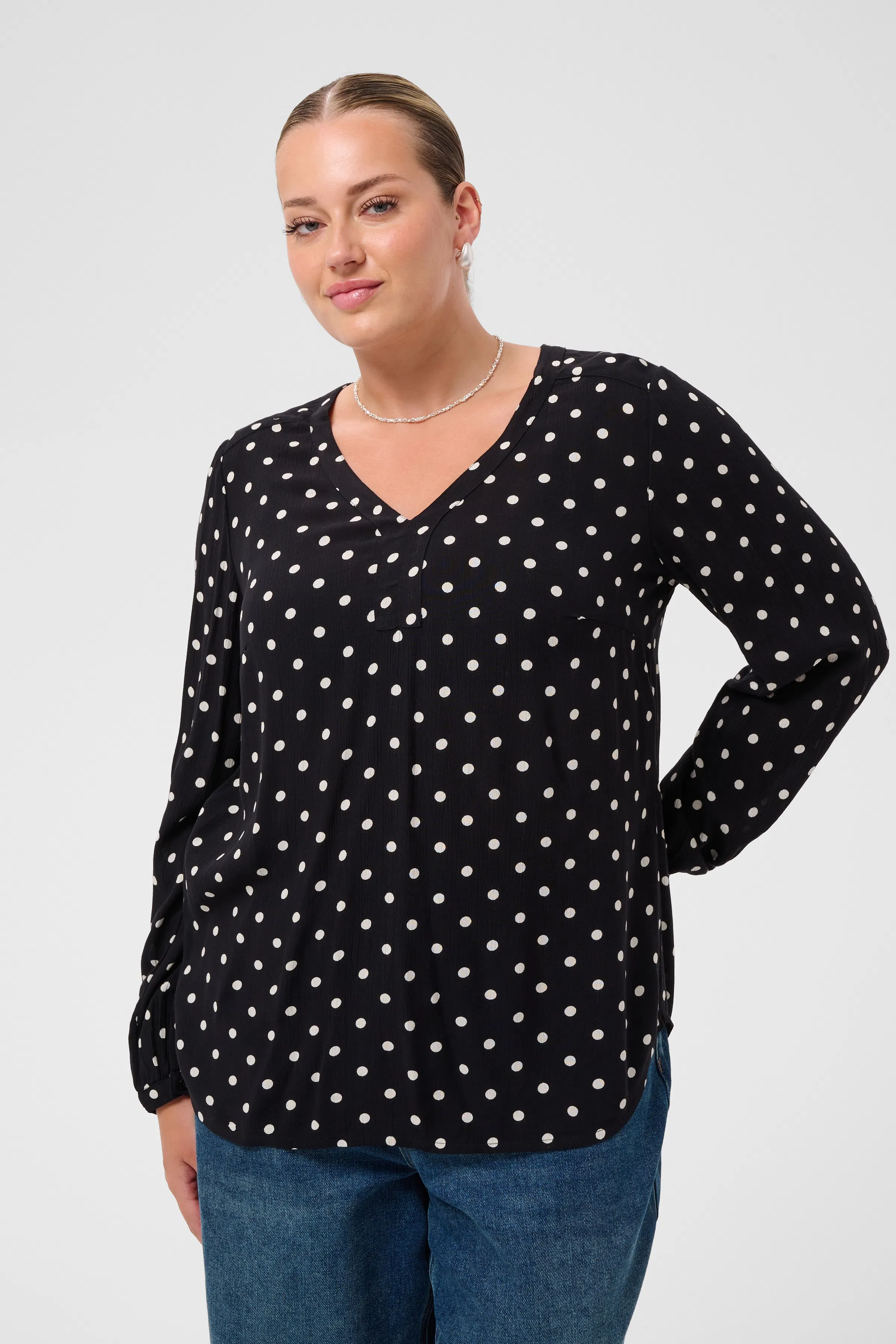 KCami Blouse LOOKBOOK FRONT 10582024-107875