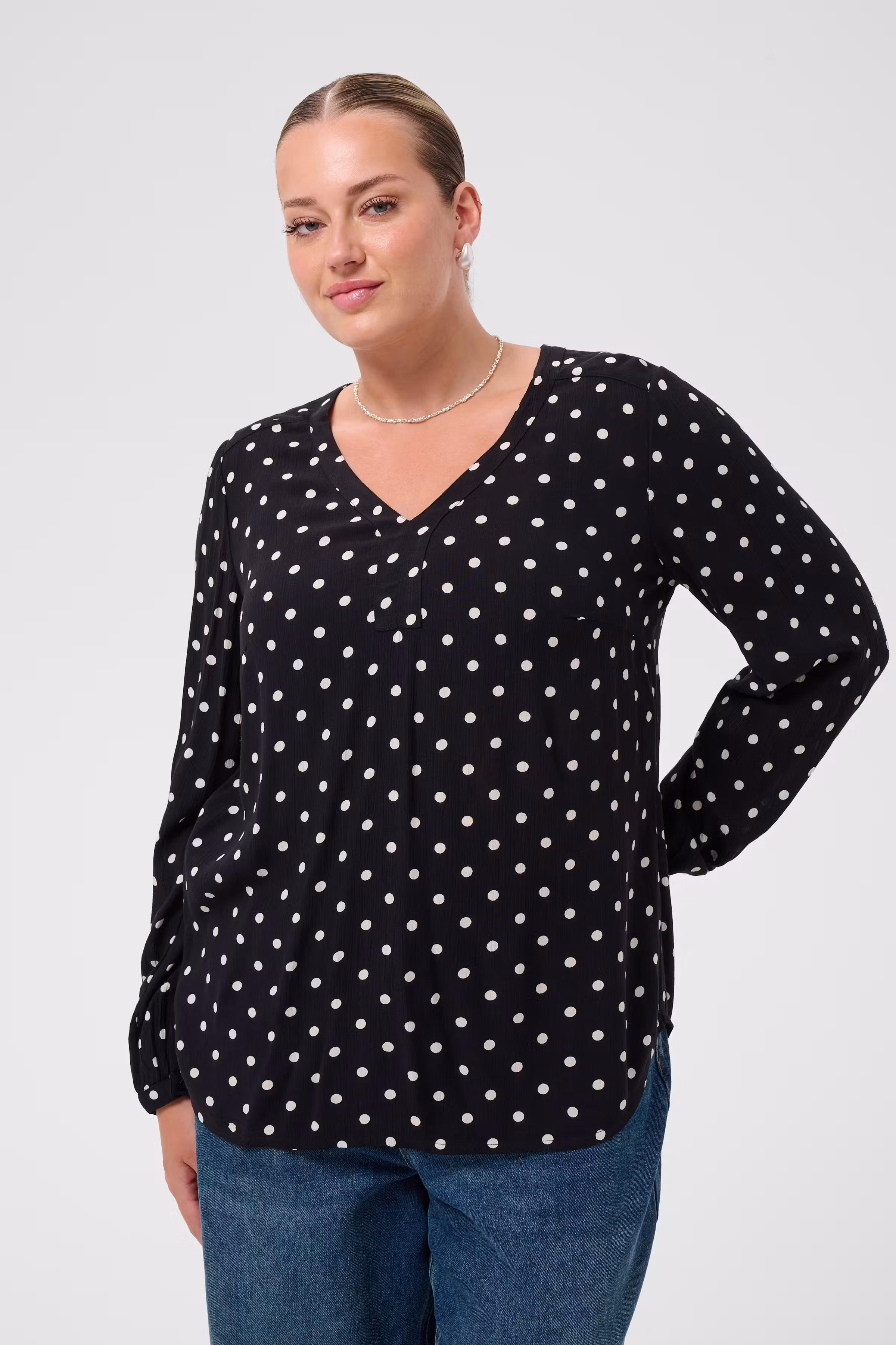 KCami Bluse LOOKBOOK FRONT 10582024-107875