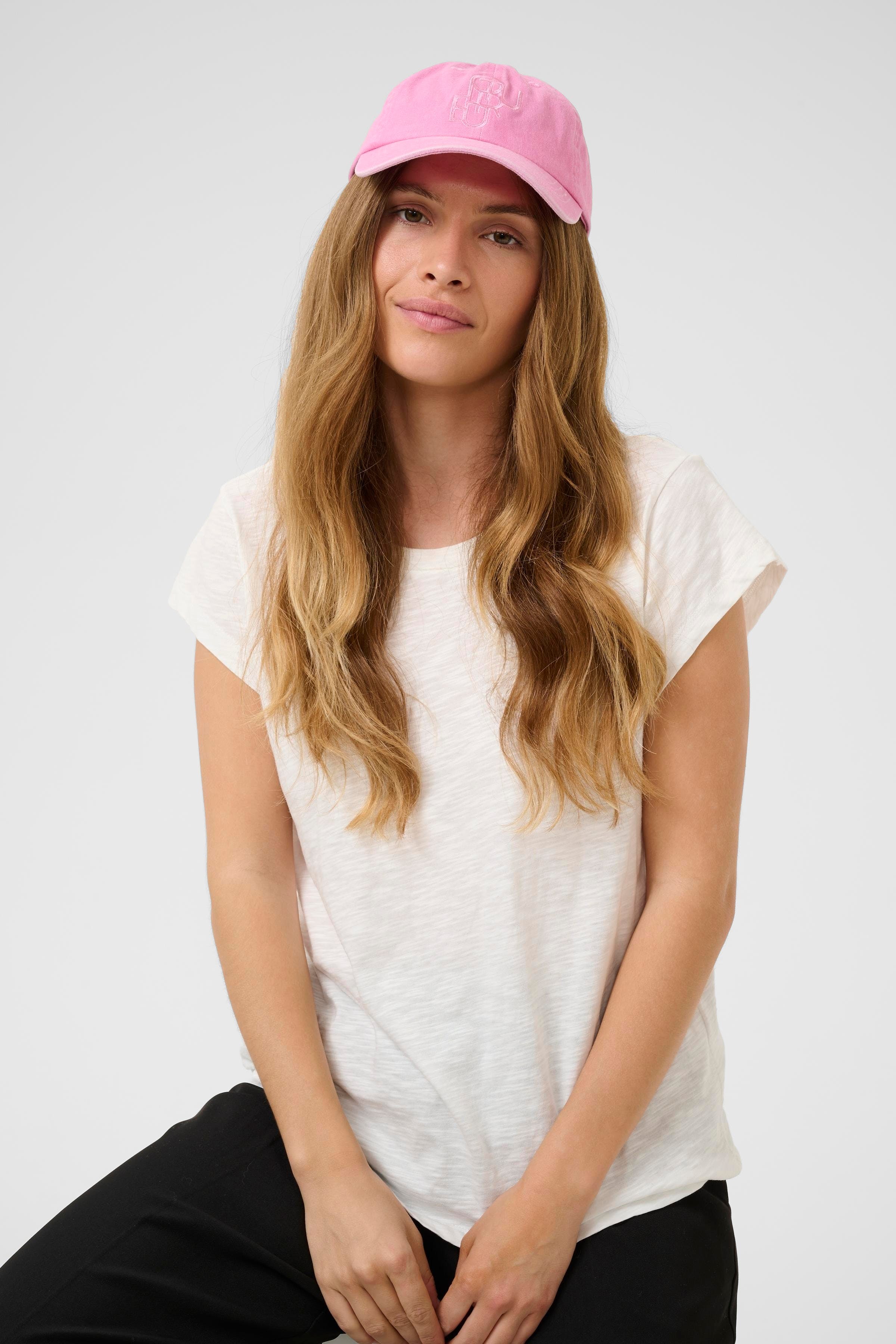 CUyessie Caps LOOKBOOK DETAIL 50112837-152215