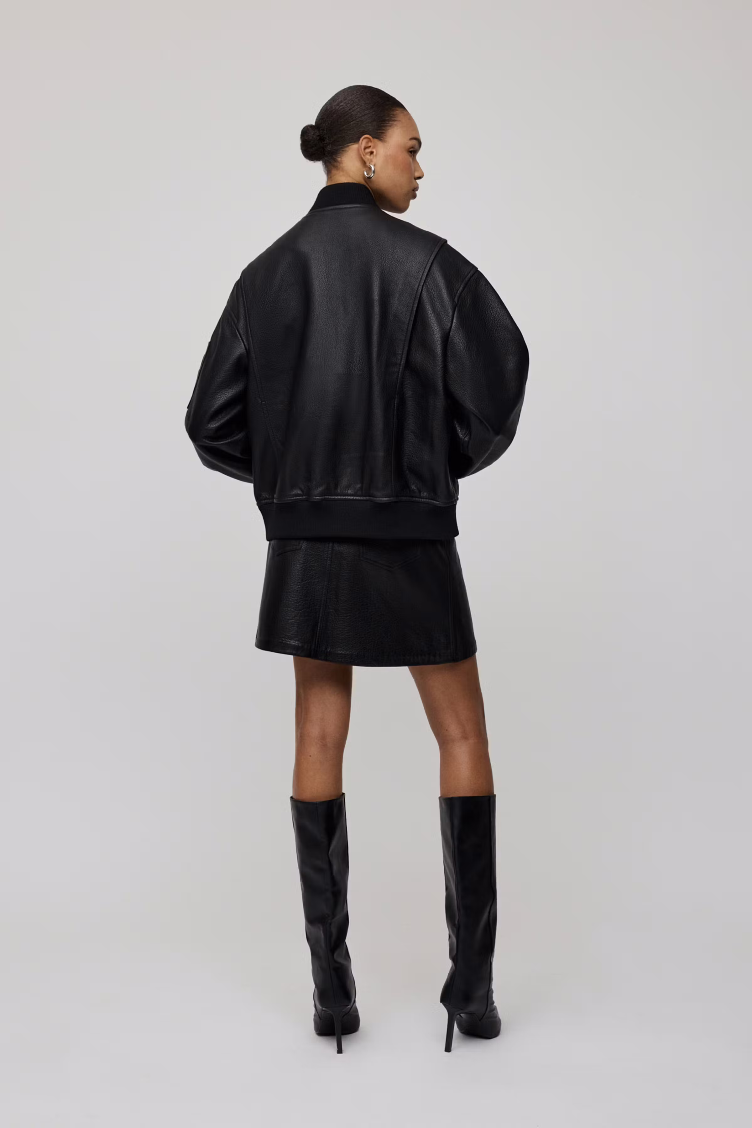 LARA JACKE LOOKBOOK BACK 30600687-BK999