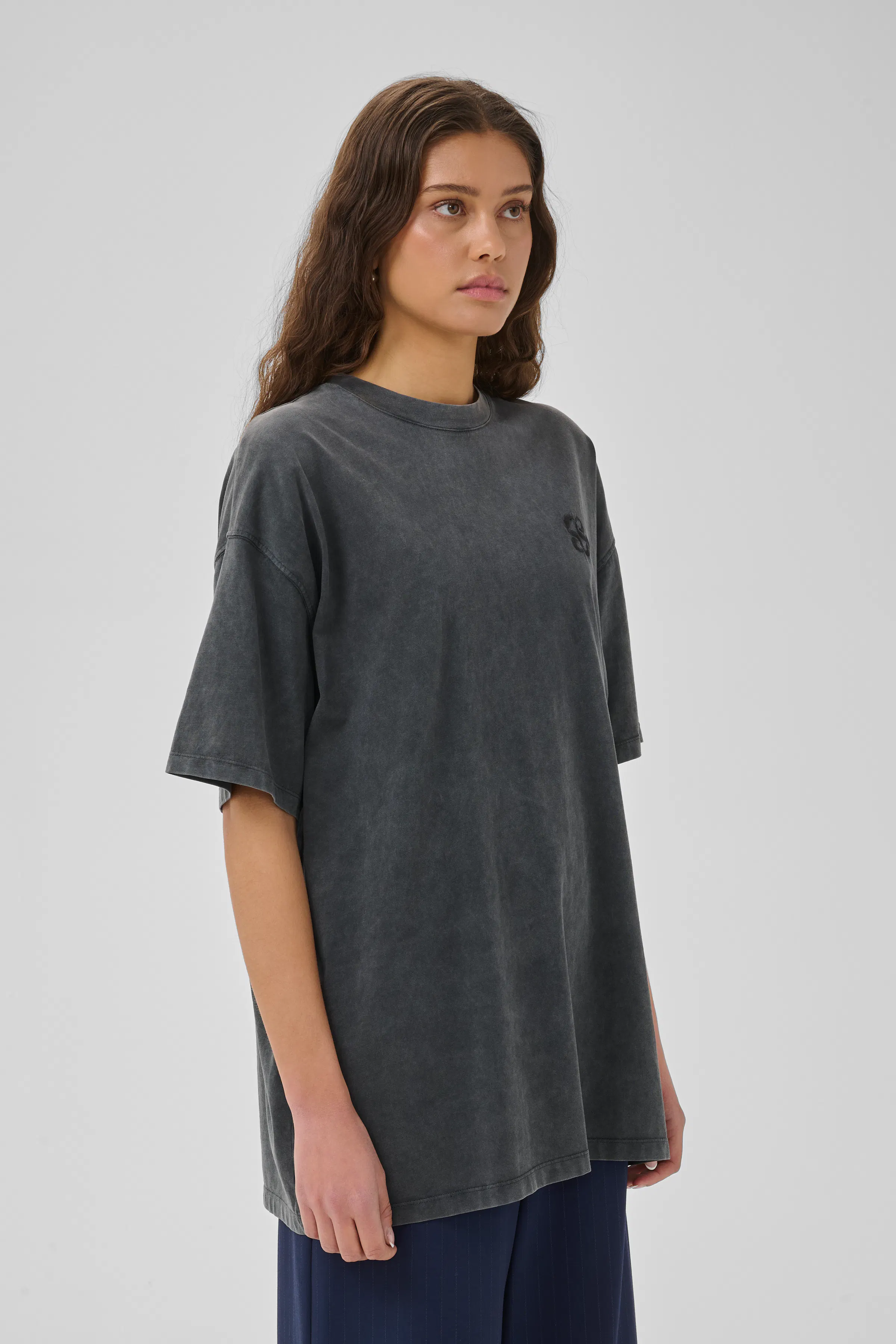 MWEsra Oversized T-shirt LOOKBOOK FRONT 10705673-100069