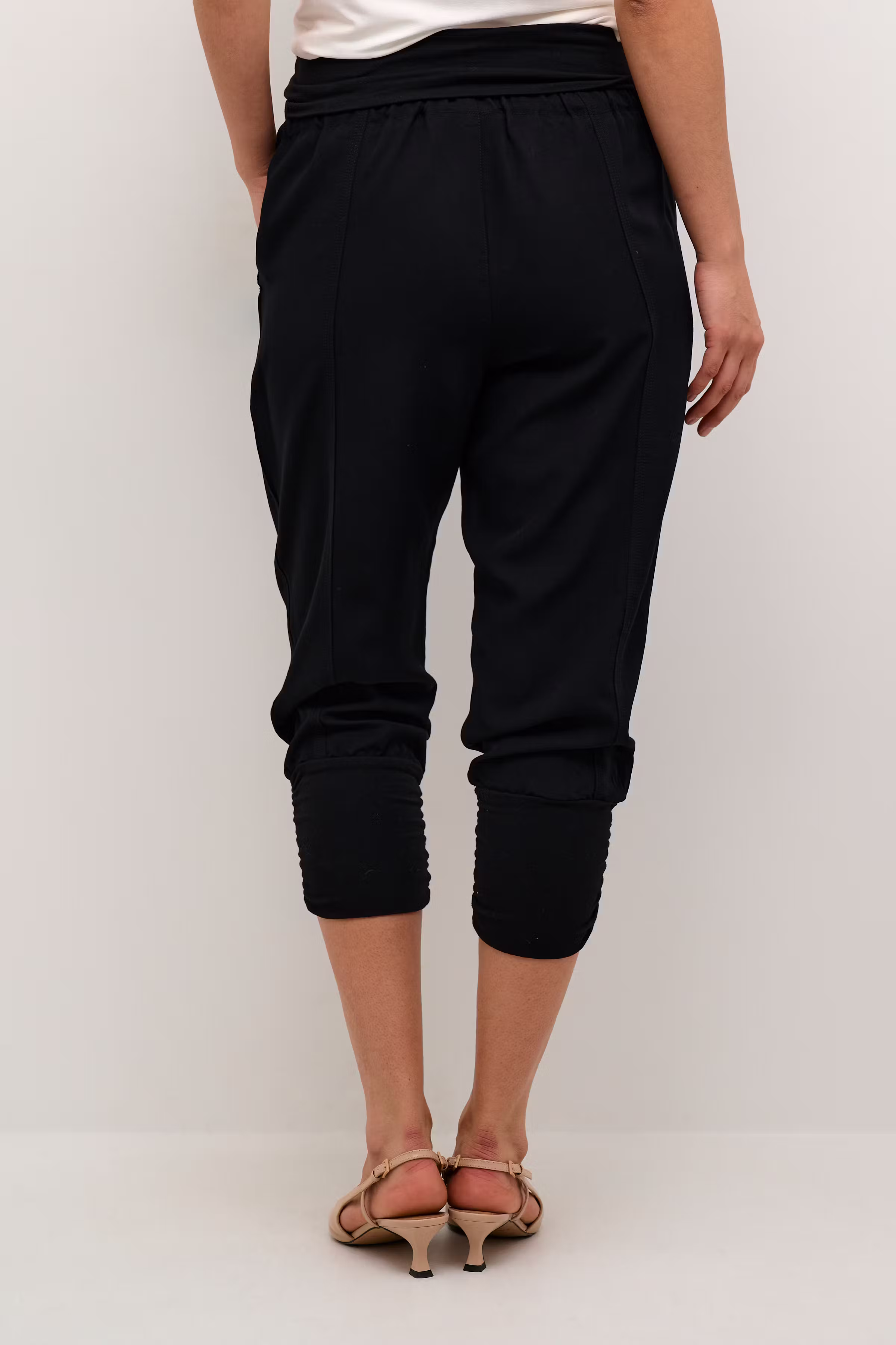 CRLine Trousers LOOKBOOK BACK 10604697-100120