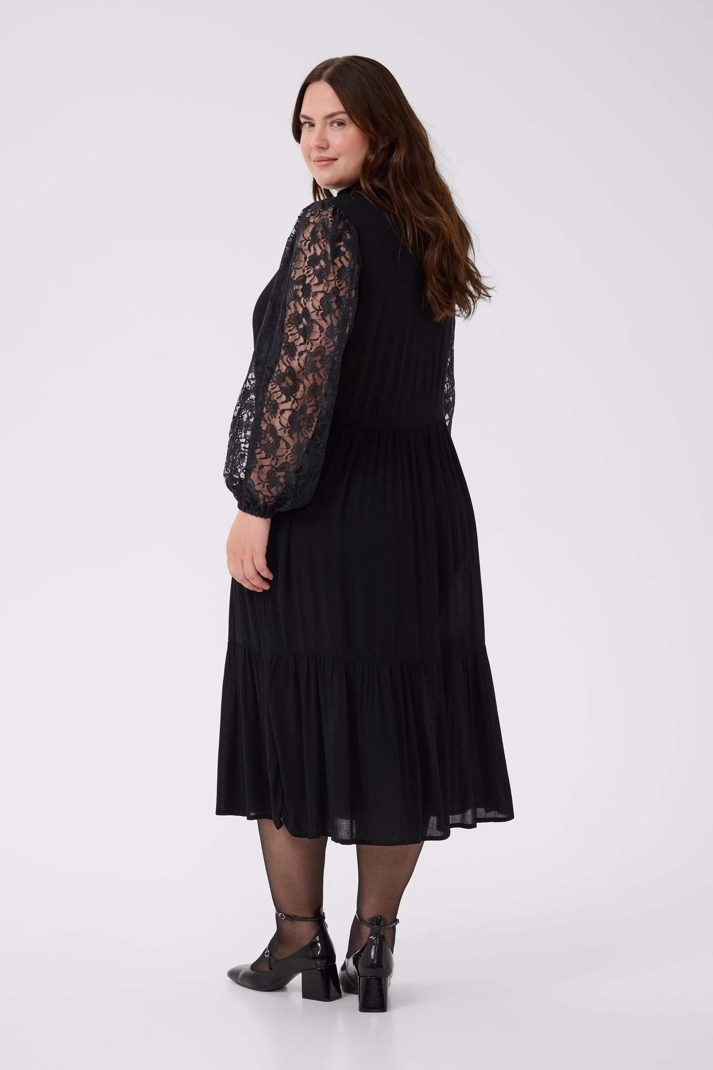 KCstina Kleid LOOKBOOK BACK 10583866-100121