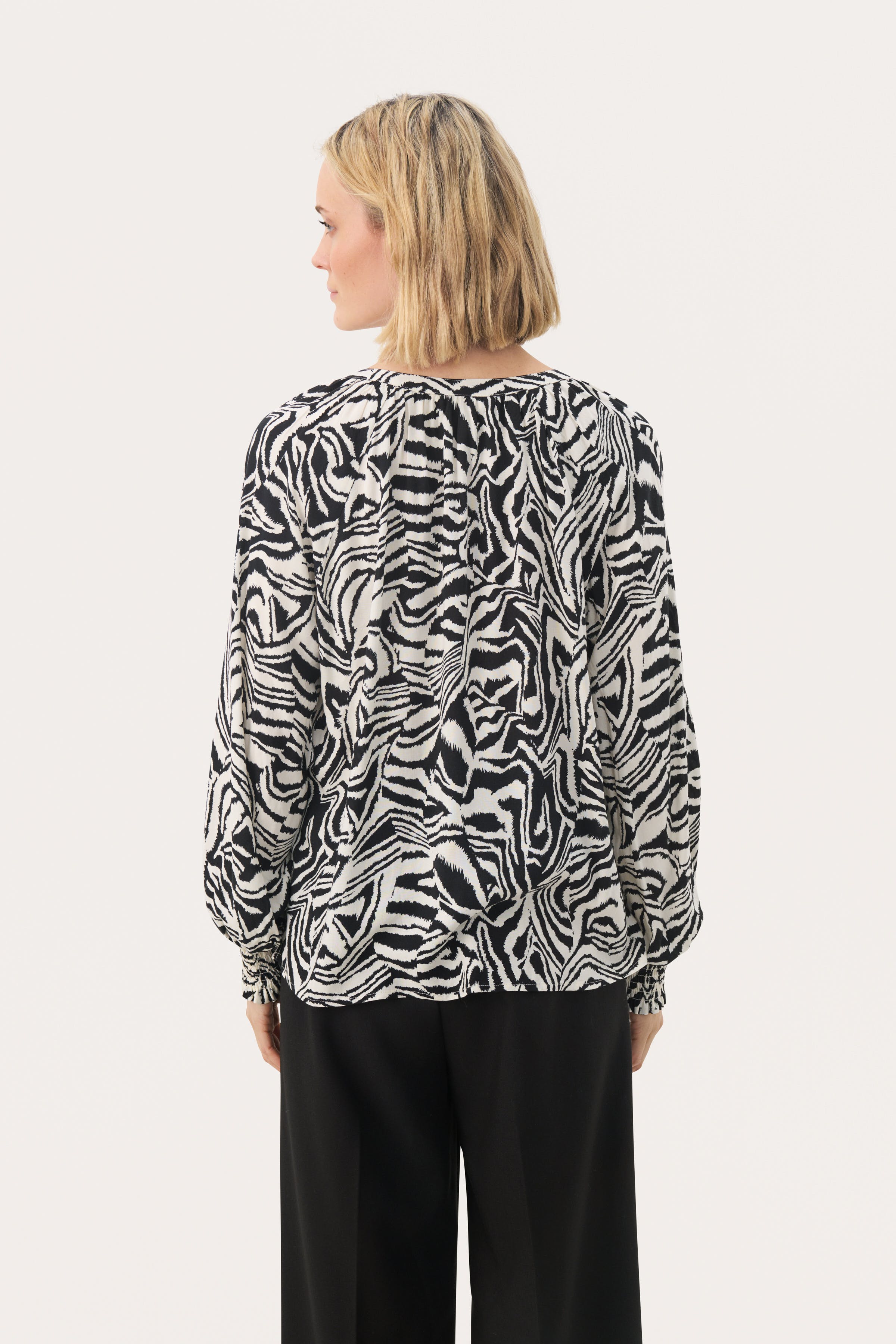 TenniePW Blus LOOKBOOK BACK 30309550-304011