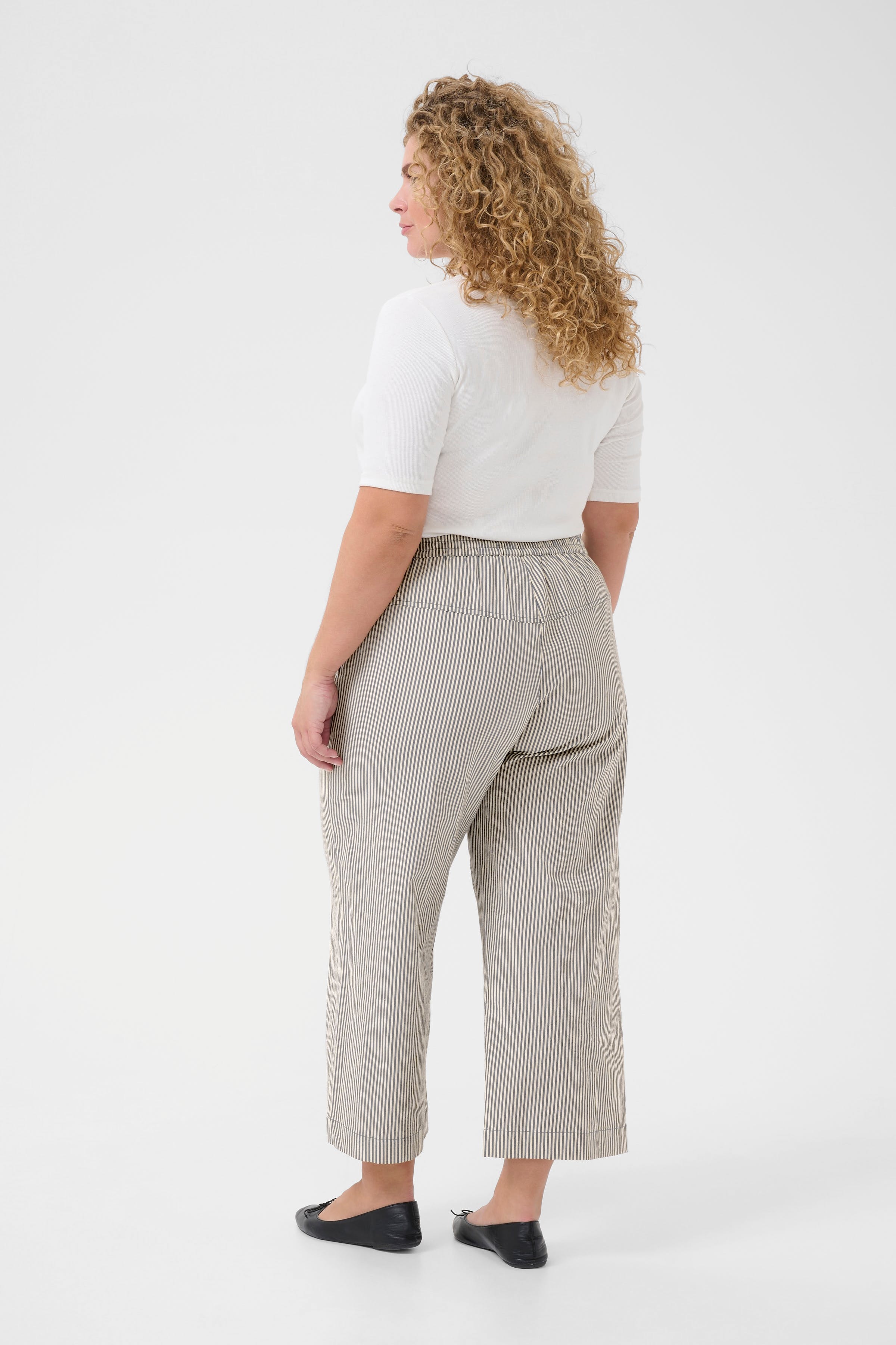 KCnana Trousers LOOKBOOK BACK 10583312-106298