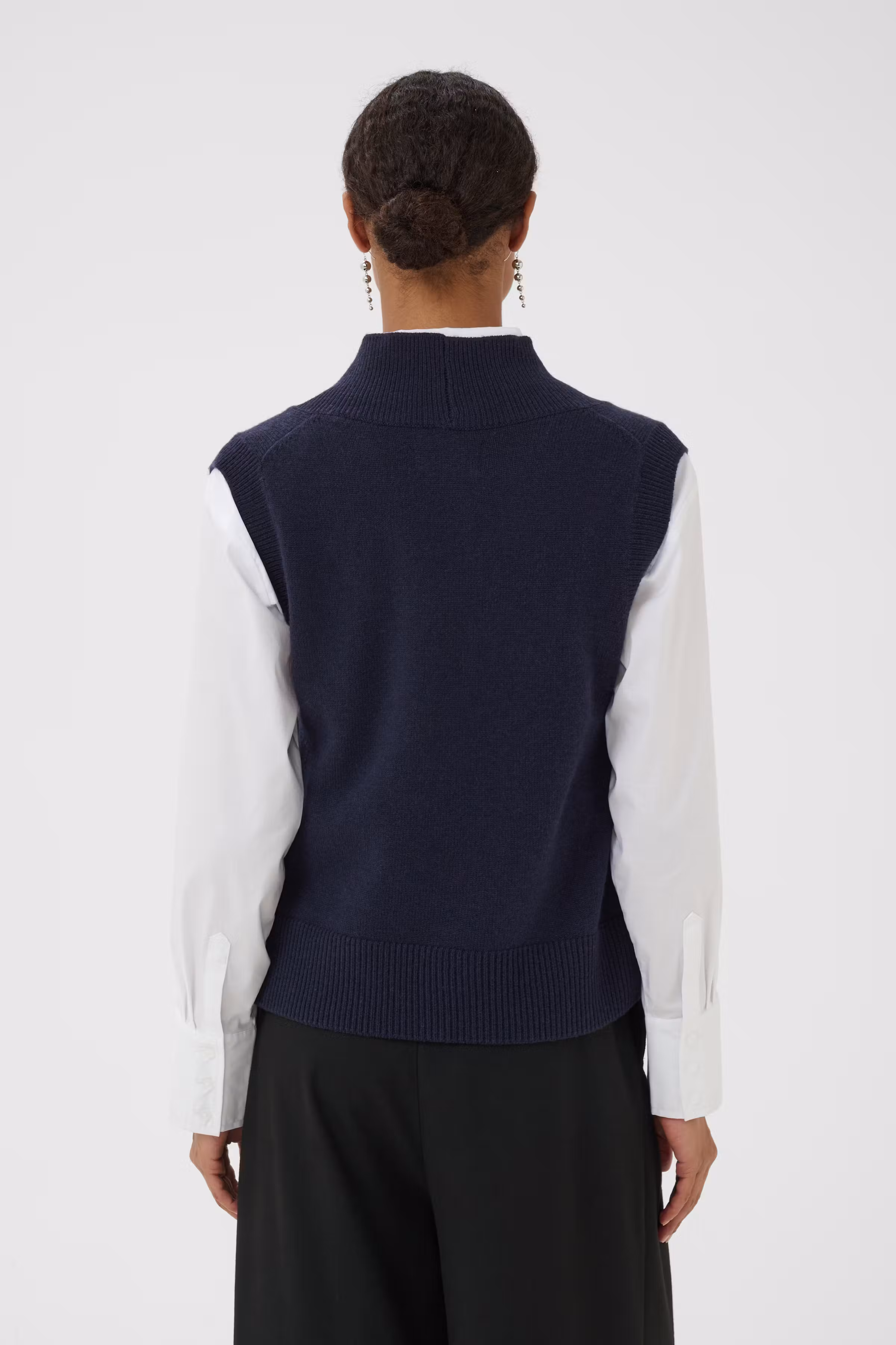 DuhaPW Vest LOOKBOOK BACK 30311003-193924