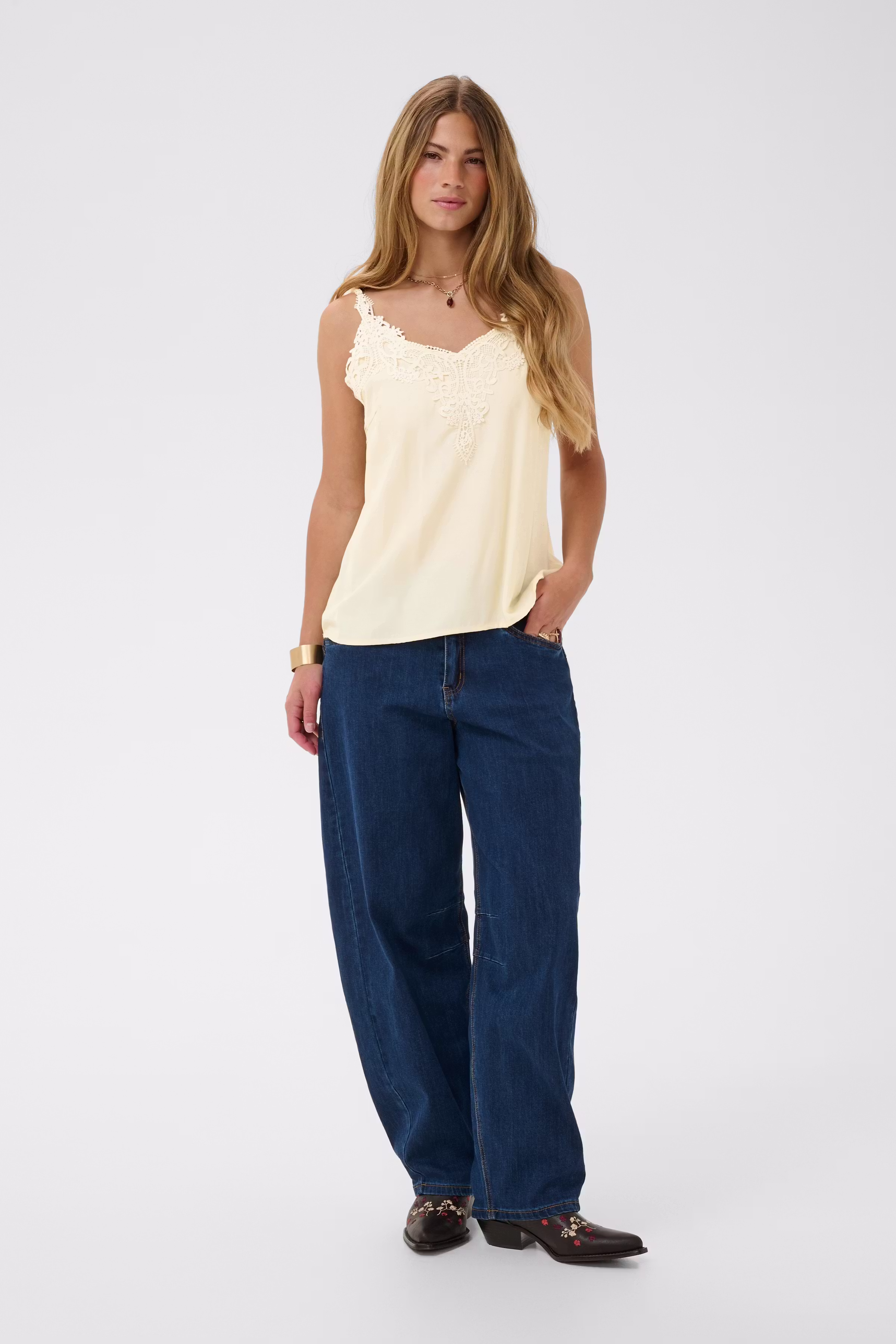 CRAnna Top LOOKBOOK FRONT 10611224-131008