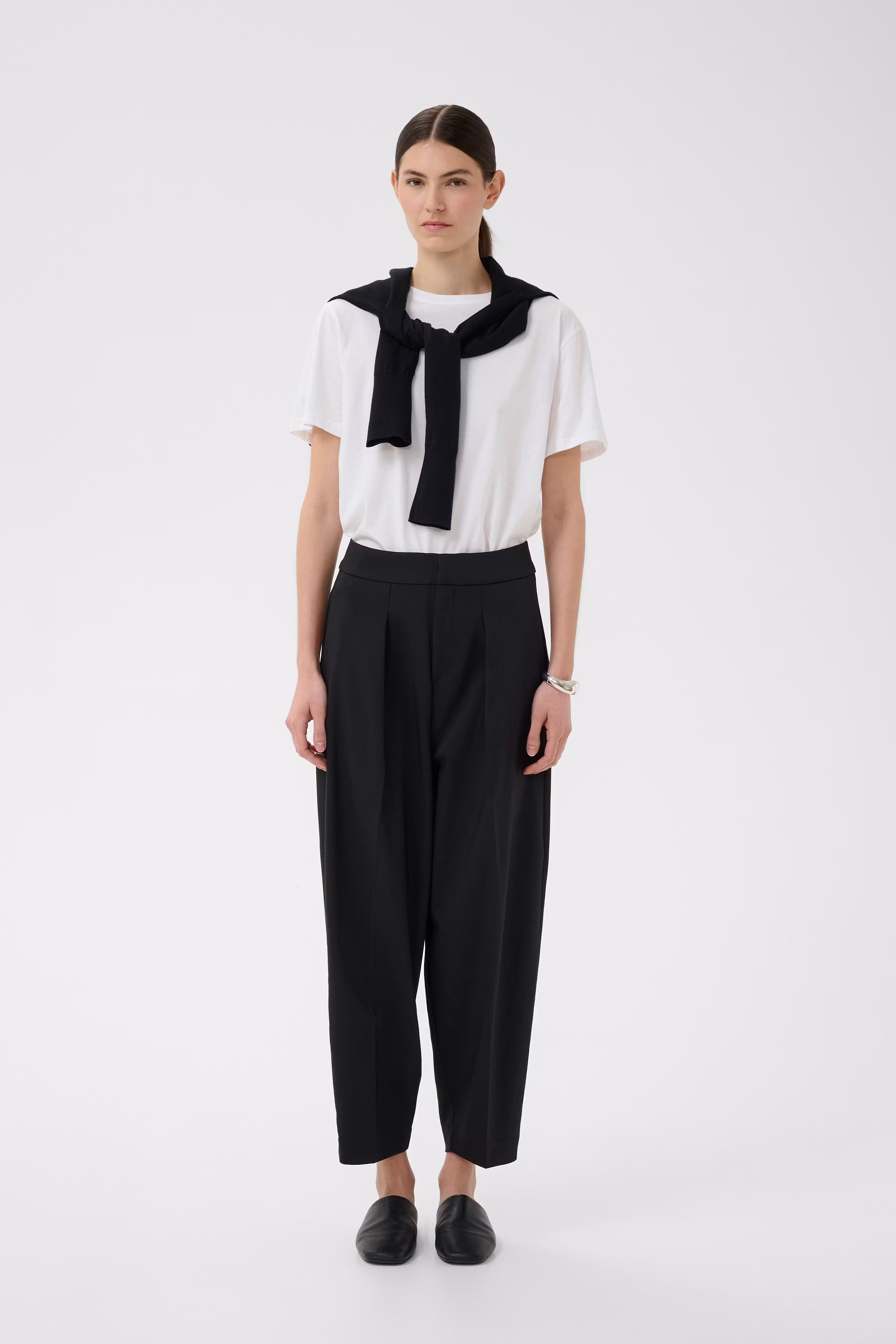 ZellaIW Barrel Trousers LOOKBOOK FRONT 30107207-194008