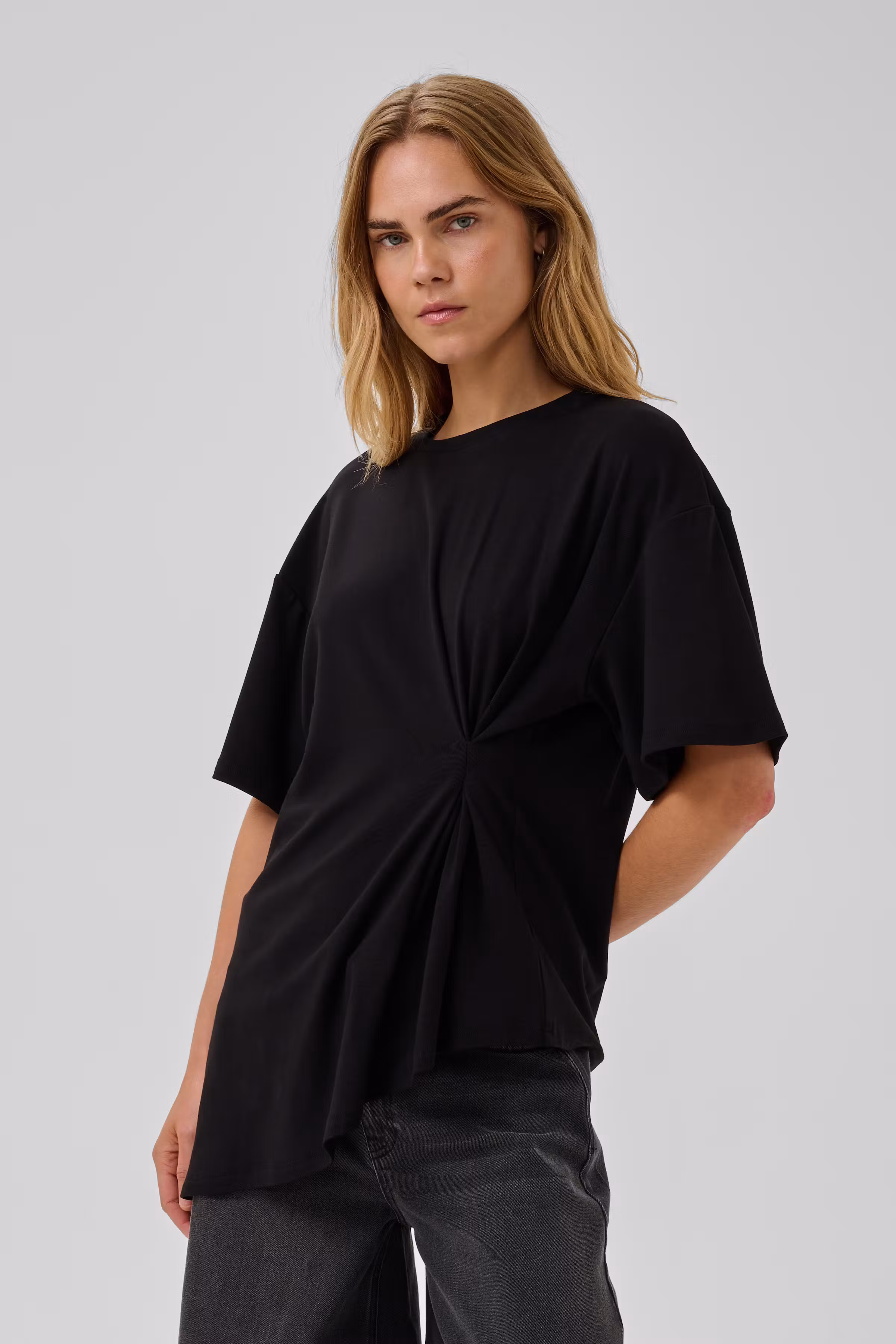 MWNupti T-shirt LOOKBOOK FRONT 10705760-100031
