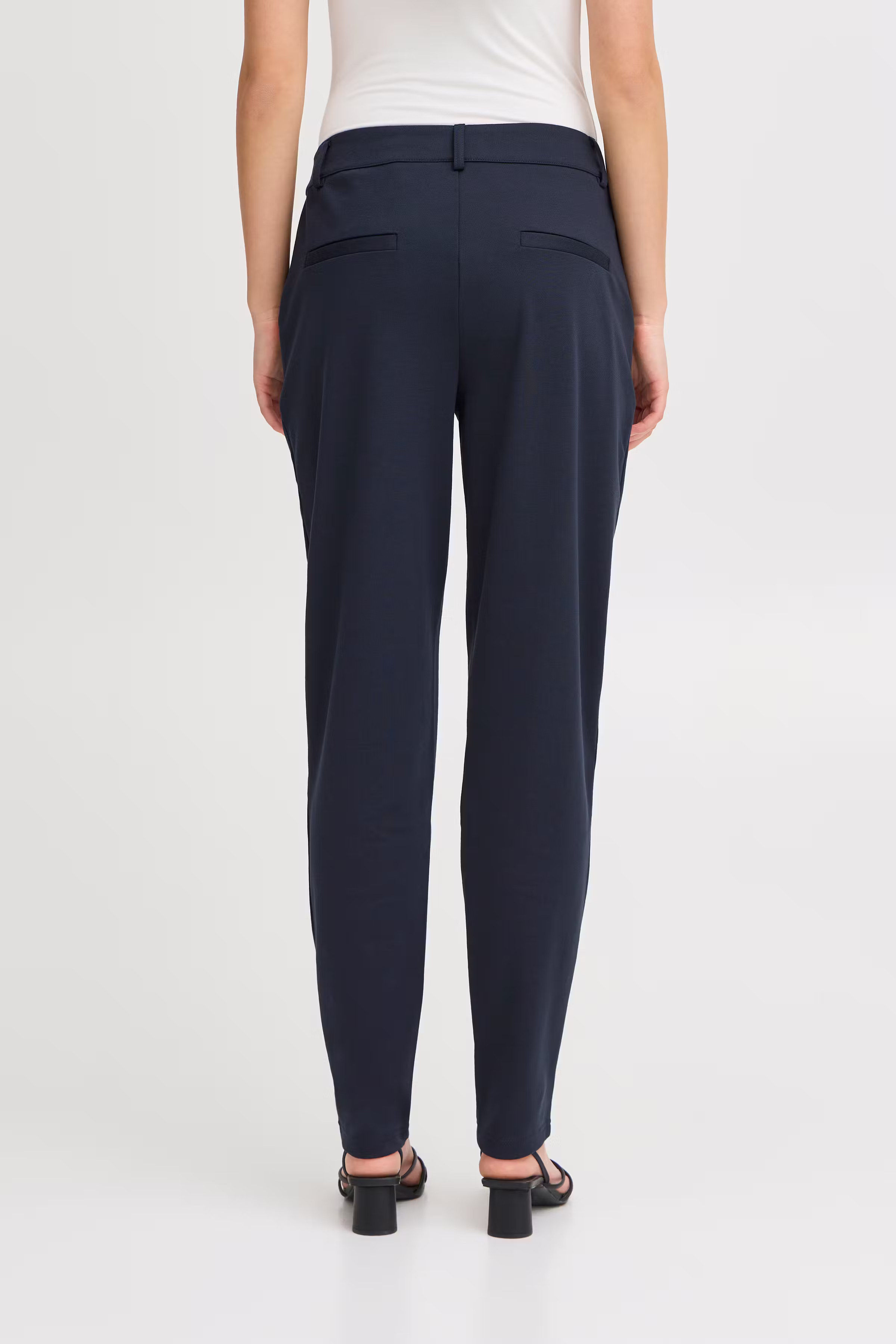 IHKATE Hose LOOKBOOK BACK 20115927-194010