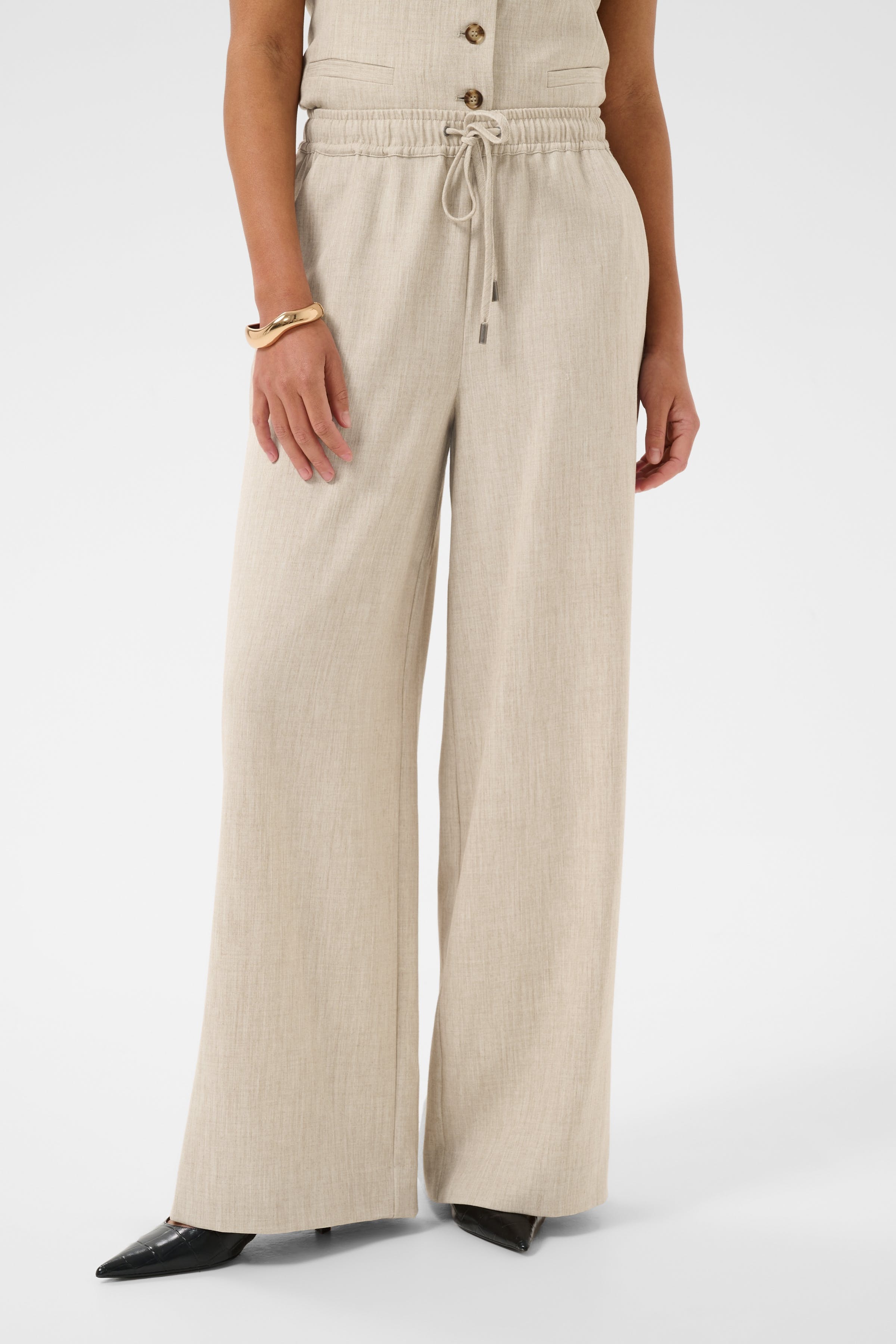 KAomila Trousers LOOKBOOK FRONT 10511848-1513051