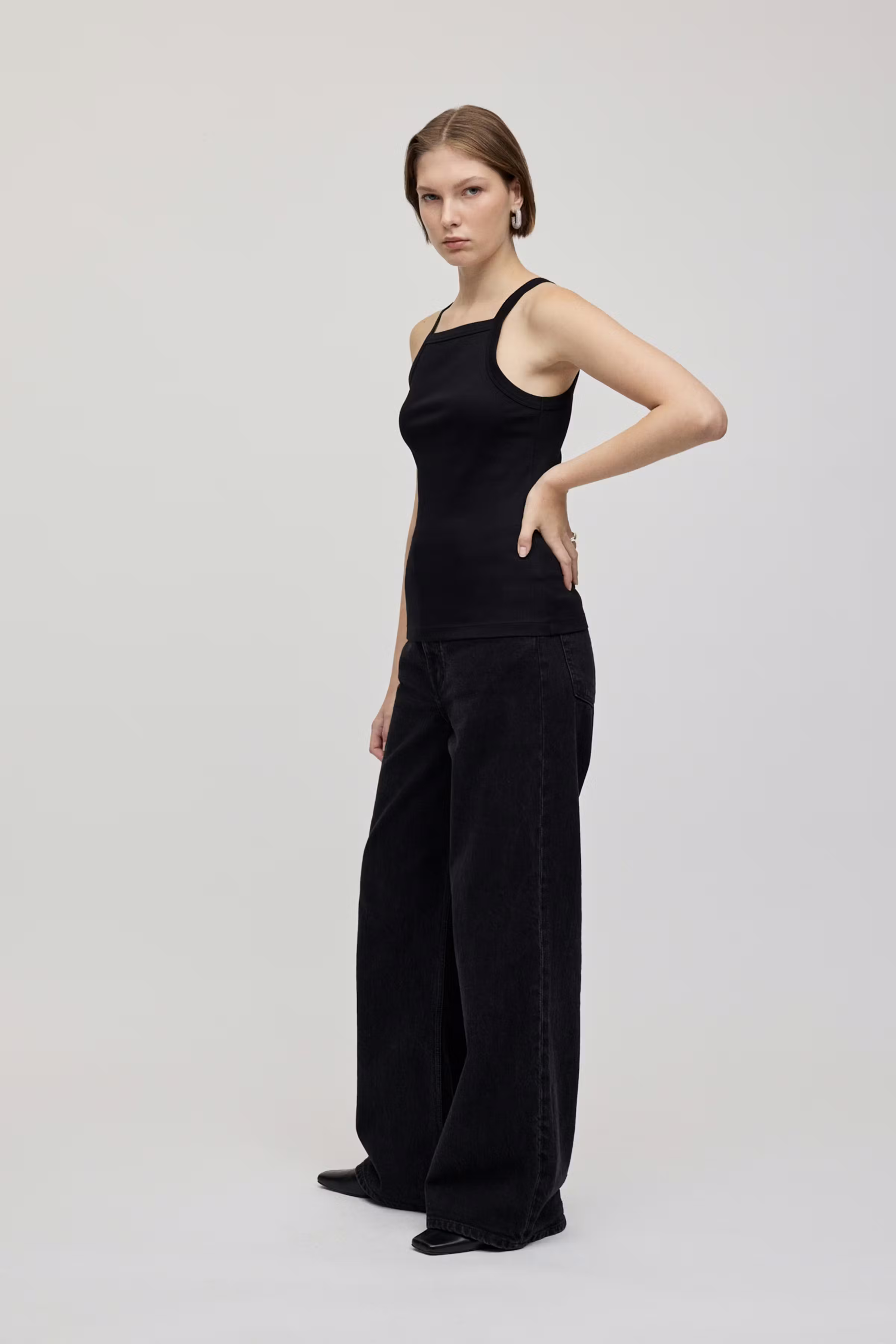 KLARA TOP LOOKBOOK FRONT 30600548-BK999