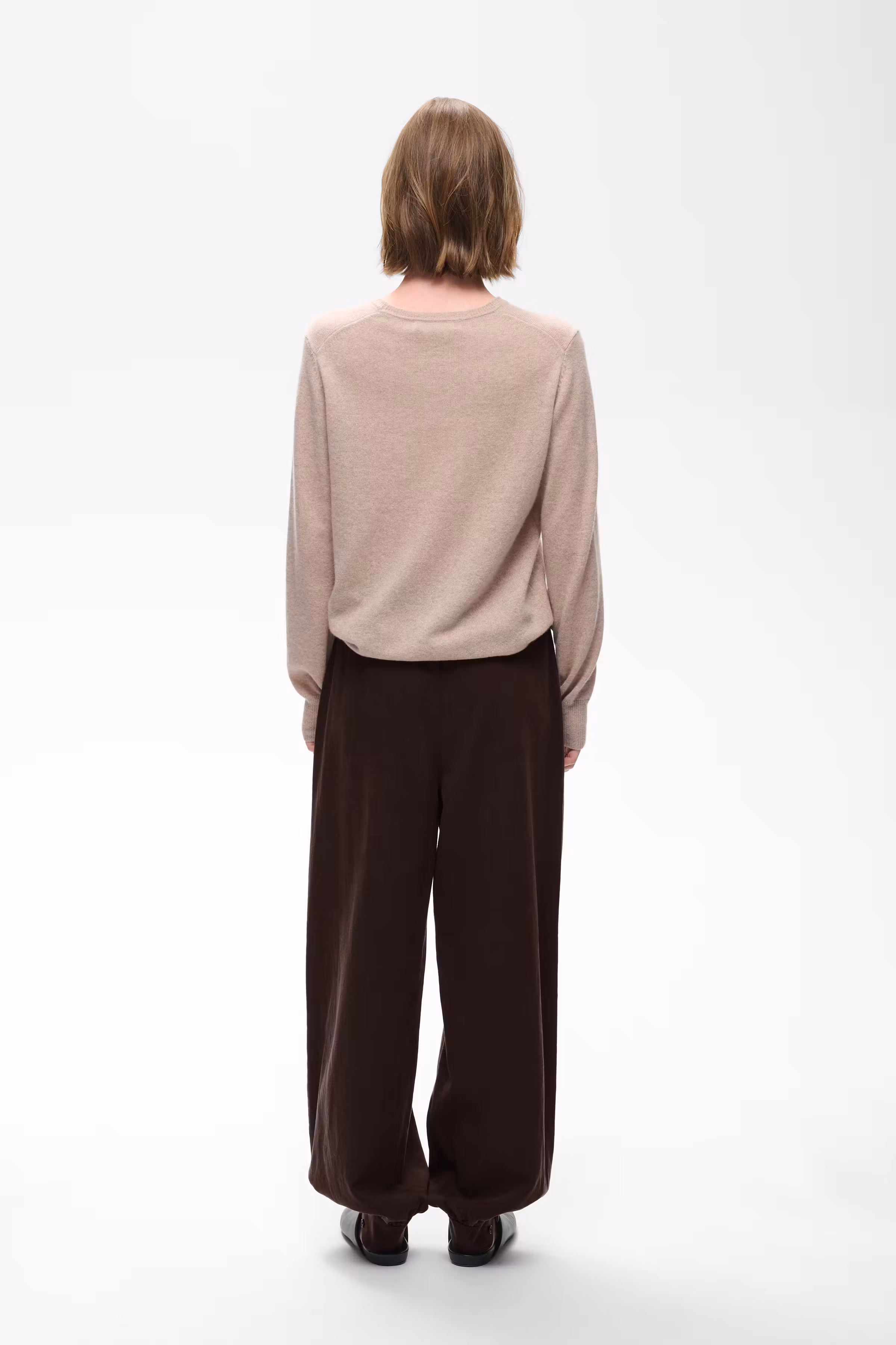 HESSIW Hose LOOKBOOK BACK 30112801-191109