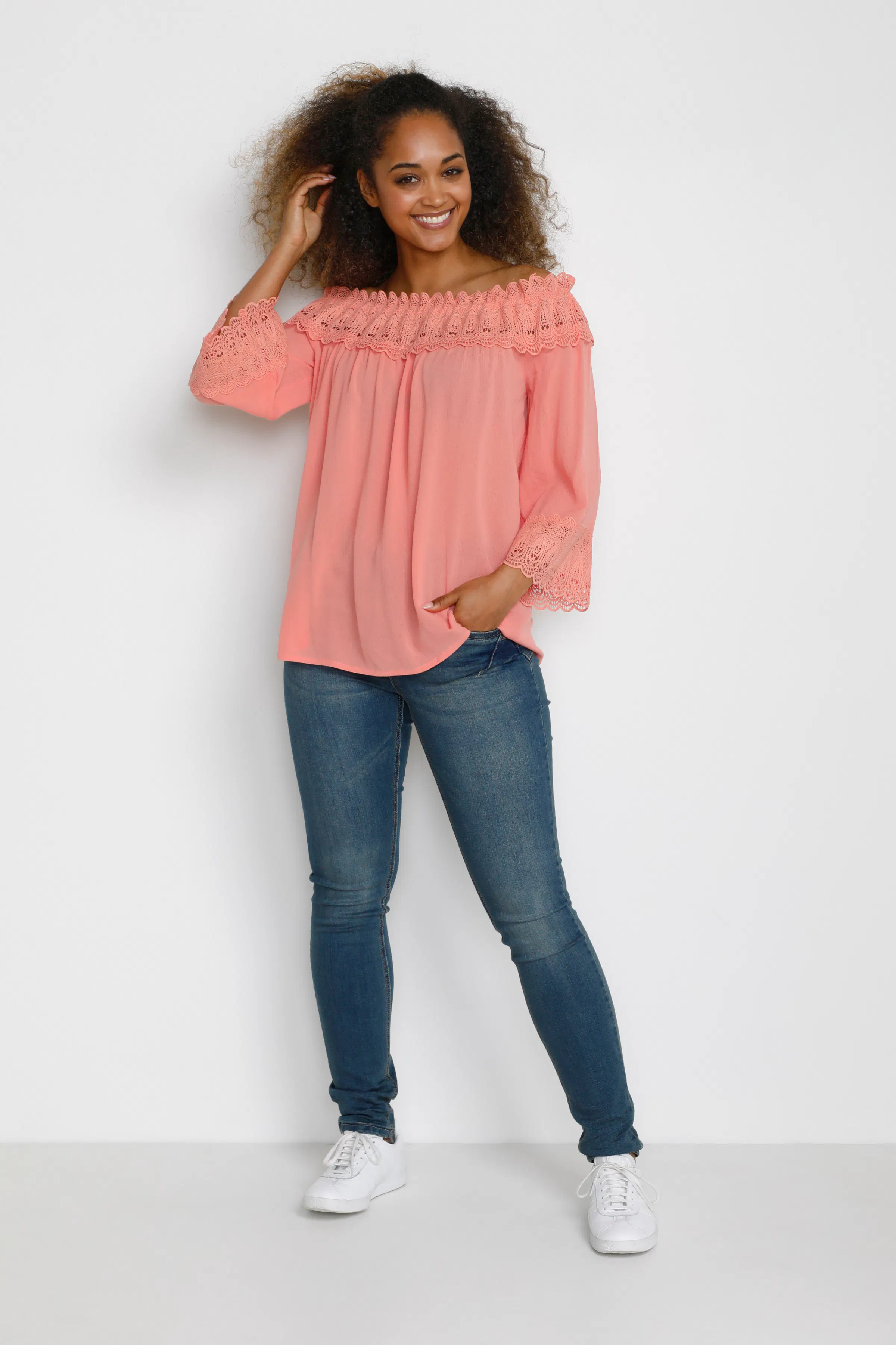CRBea Bluse LOOKBOOK FRONT 10608022-161529