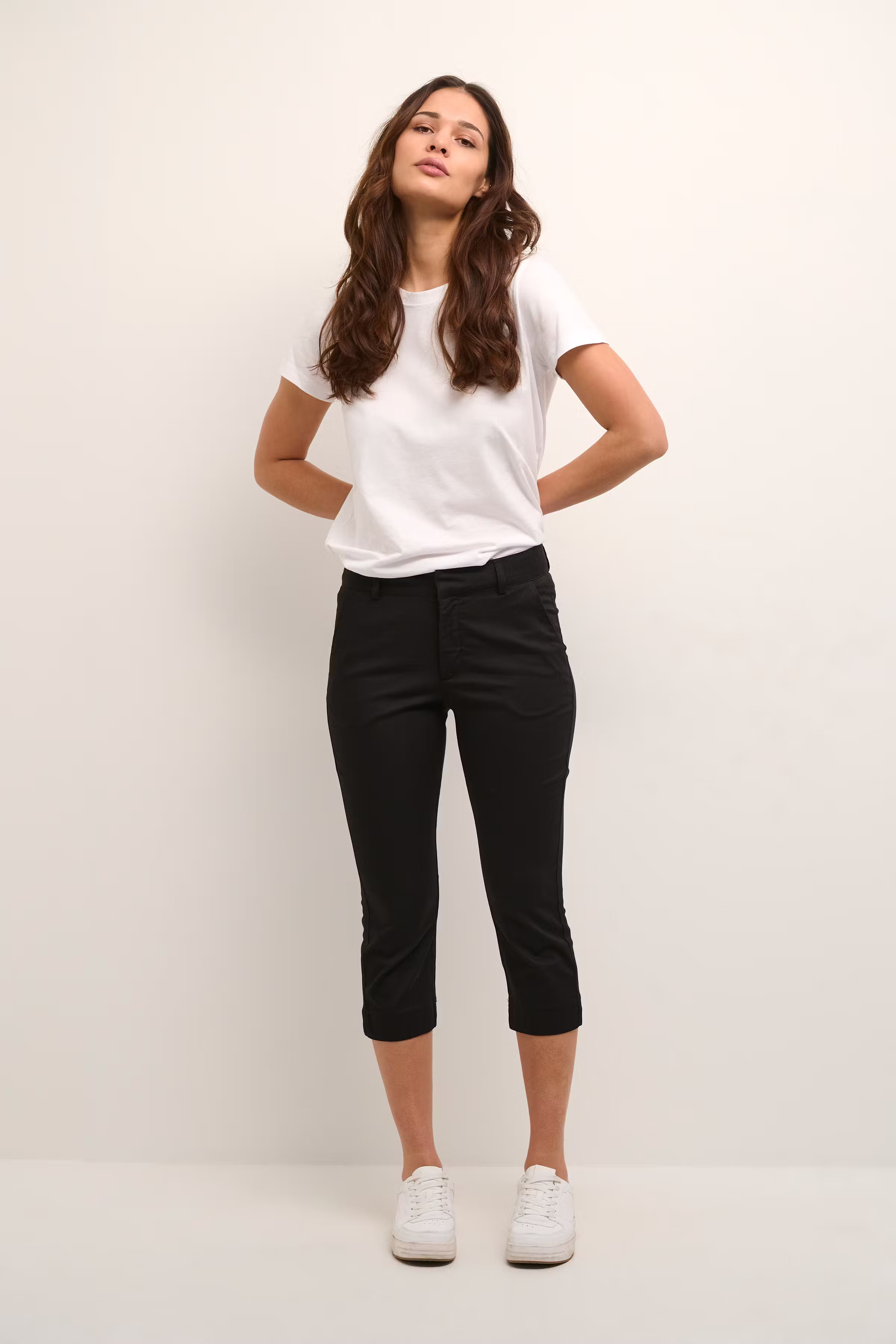 KAlea Pantalon Capri LOOKBOOK FRONT 10506815-100121