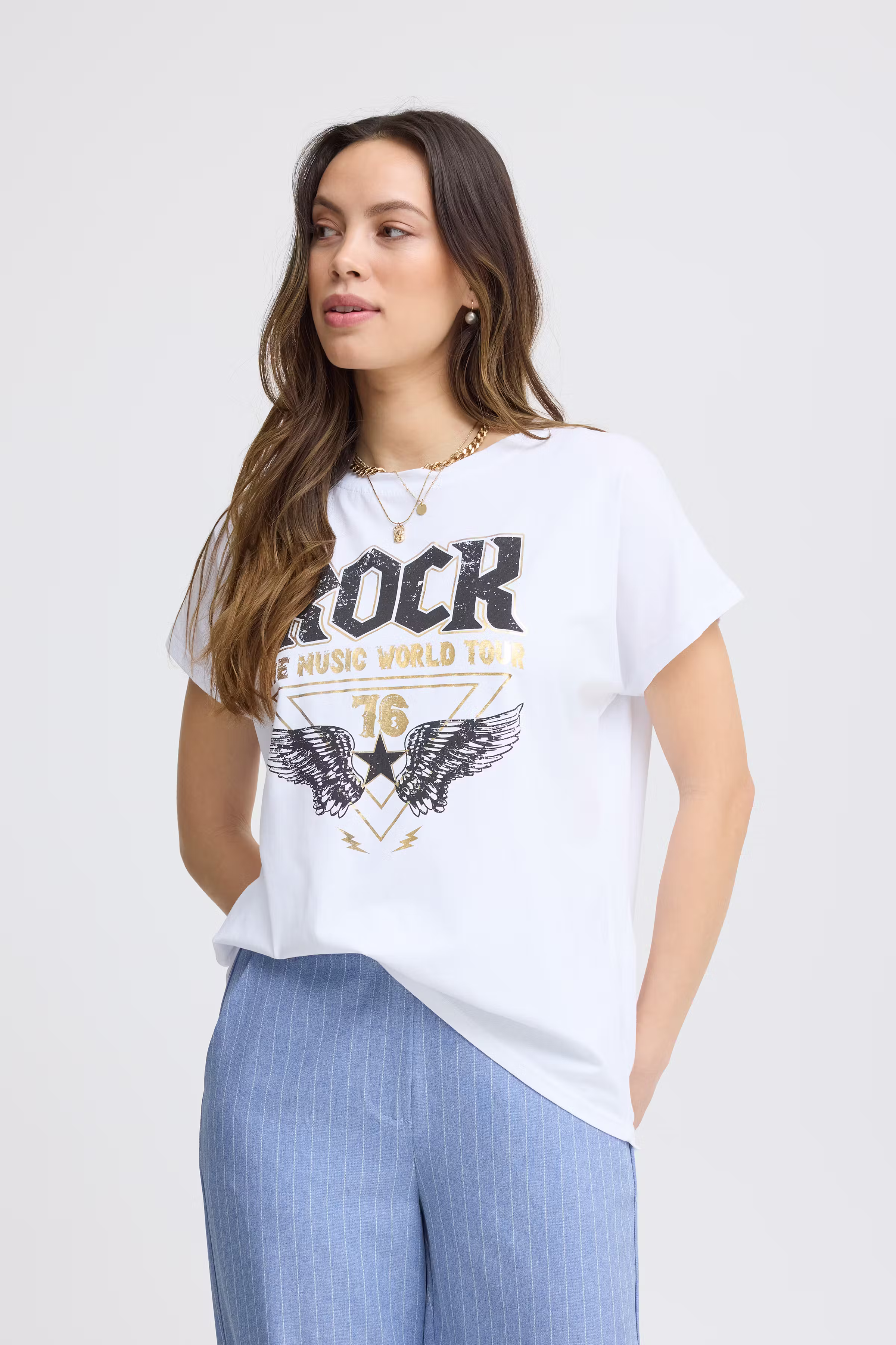 SBMUSIC Bluse LOOKBOOK FRONT 22100942-204988