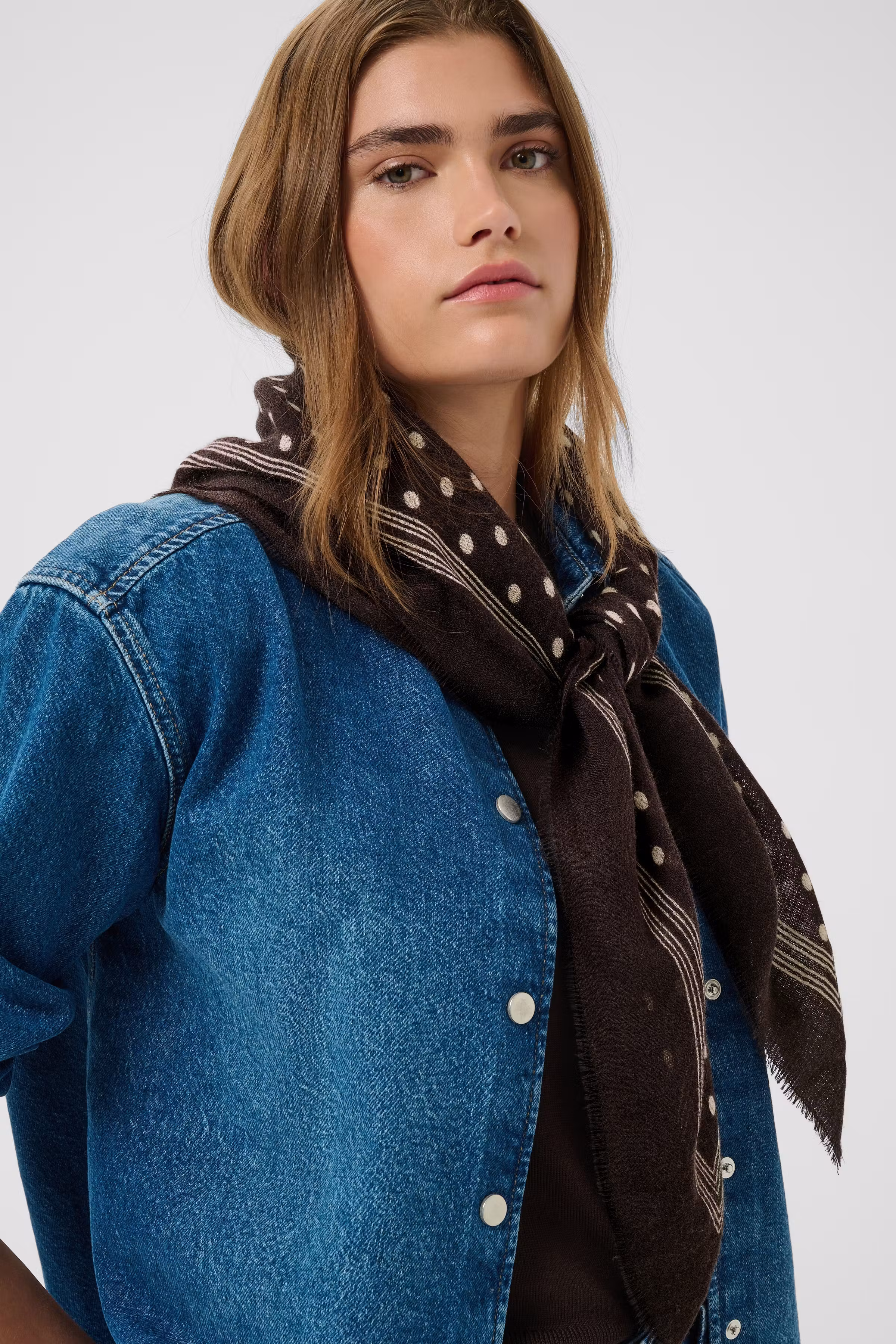CelestaPW Sjaal LOOKBOOK DETAIL 30310875-305311