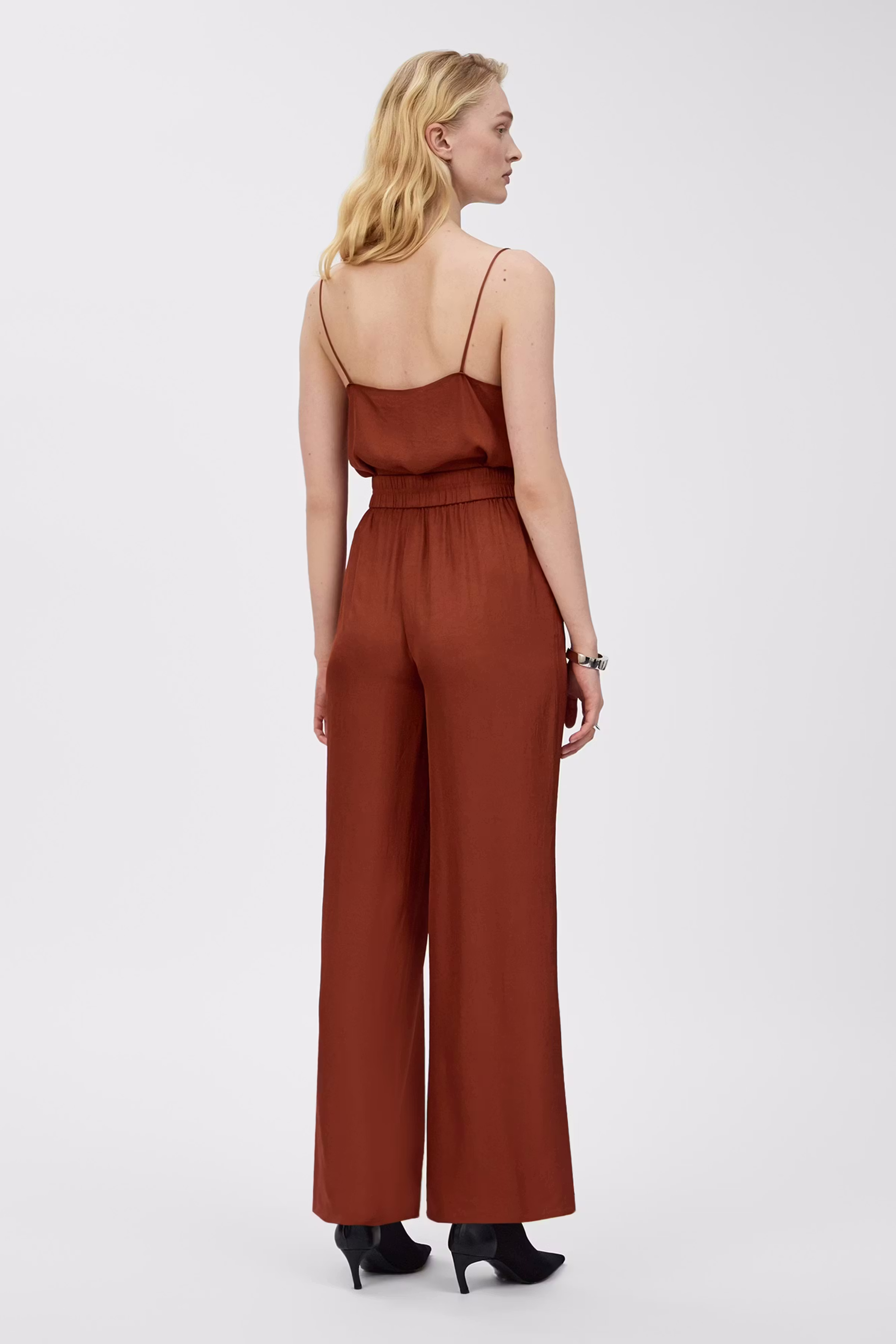 IOPIA Trousers LOOKBOOK BACK 30600614-RE378