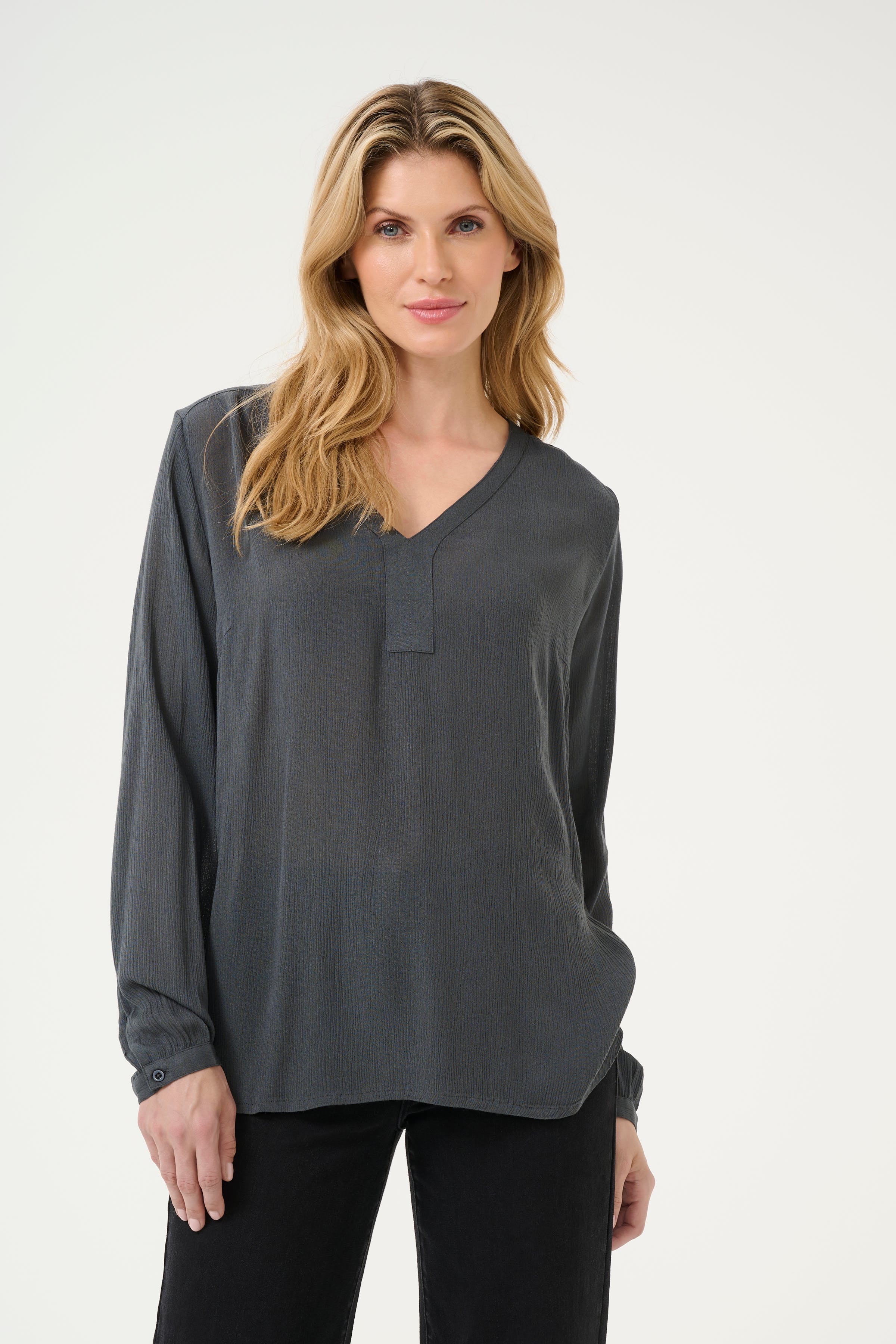 KAamber Blouse LOOKBOOK FRONT 501032-190205