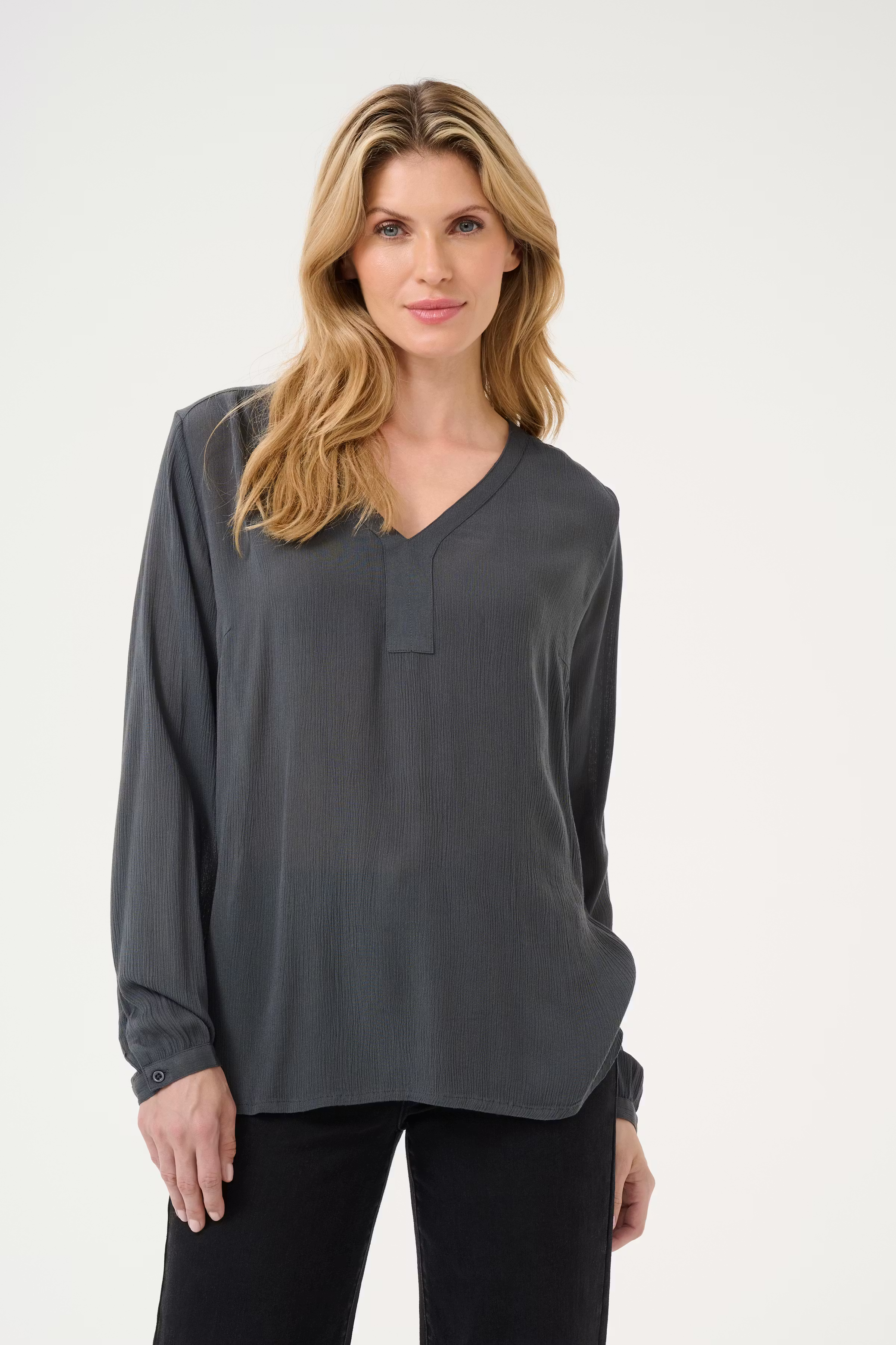 KAamber Blouse LOOKBOOK FRONT 501032-190205