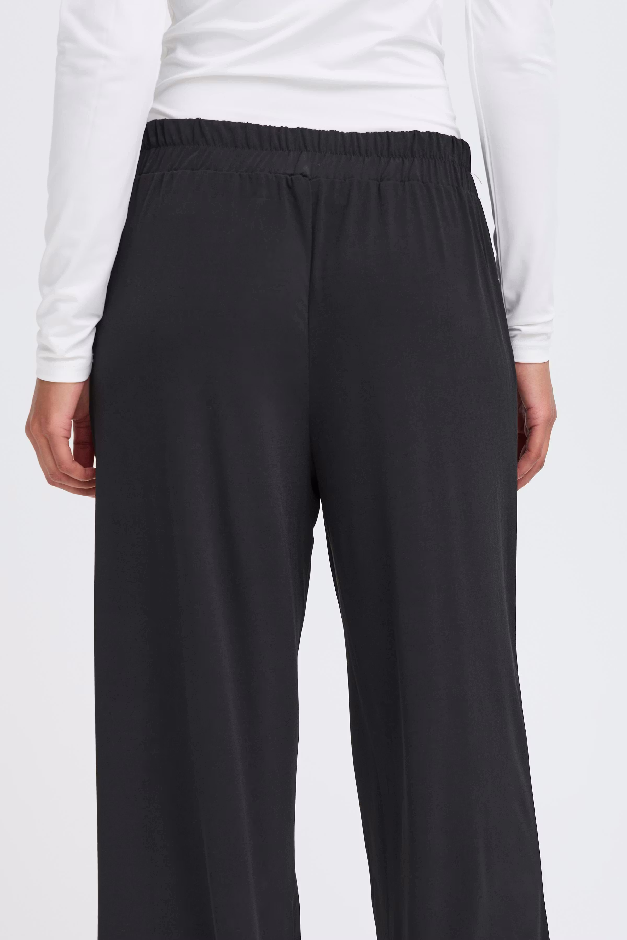 IHLIMA Broek LOOKBOOK DETAIL 20111000-10001