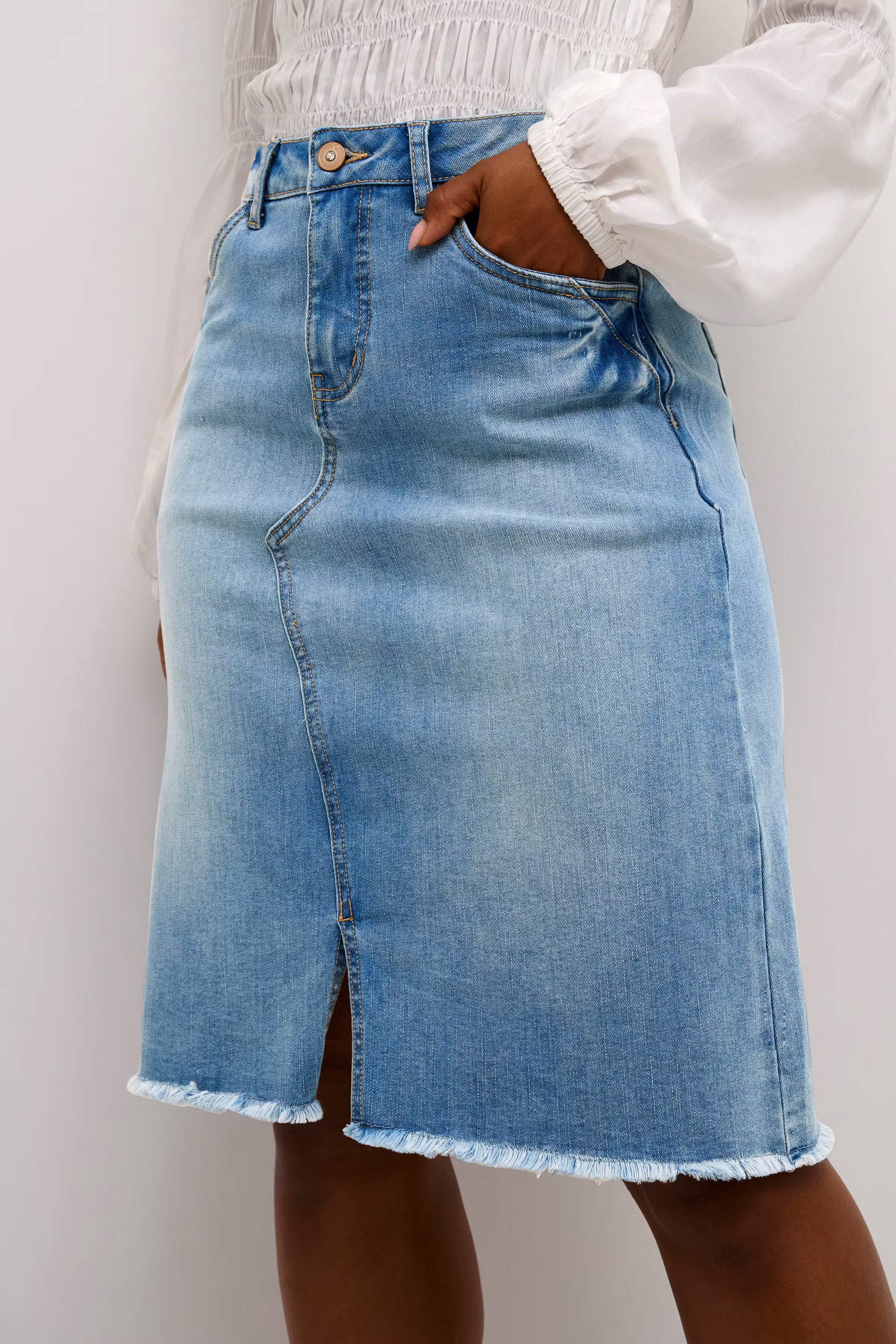 CRKammie Skirt LOOKBOOK DETAIL 10609459-100117