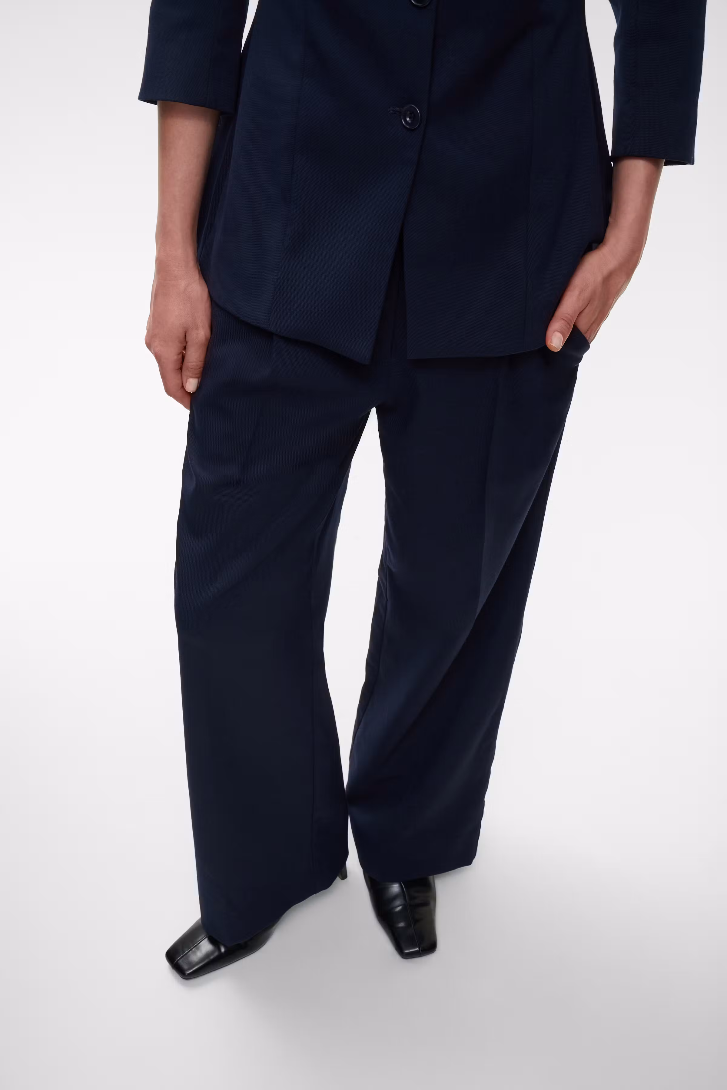 IOPedra Pants LOOKBOOK DETAIL 30600011-BL900