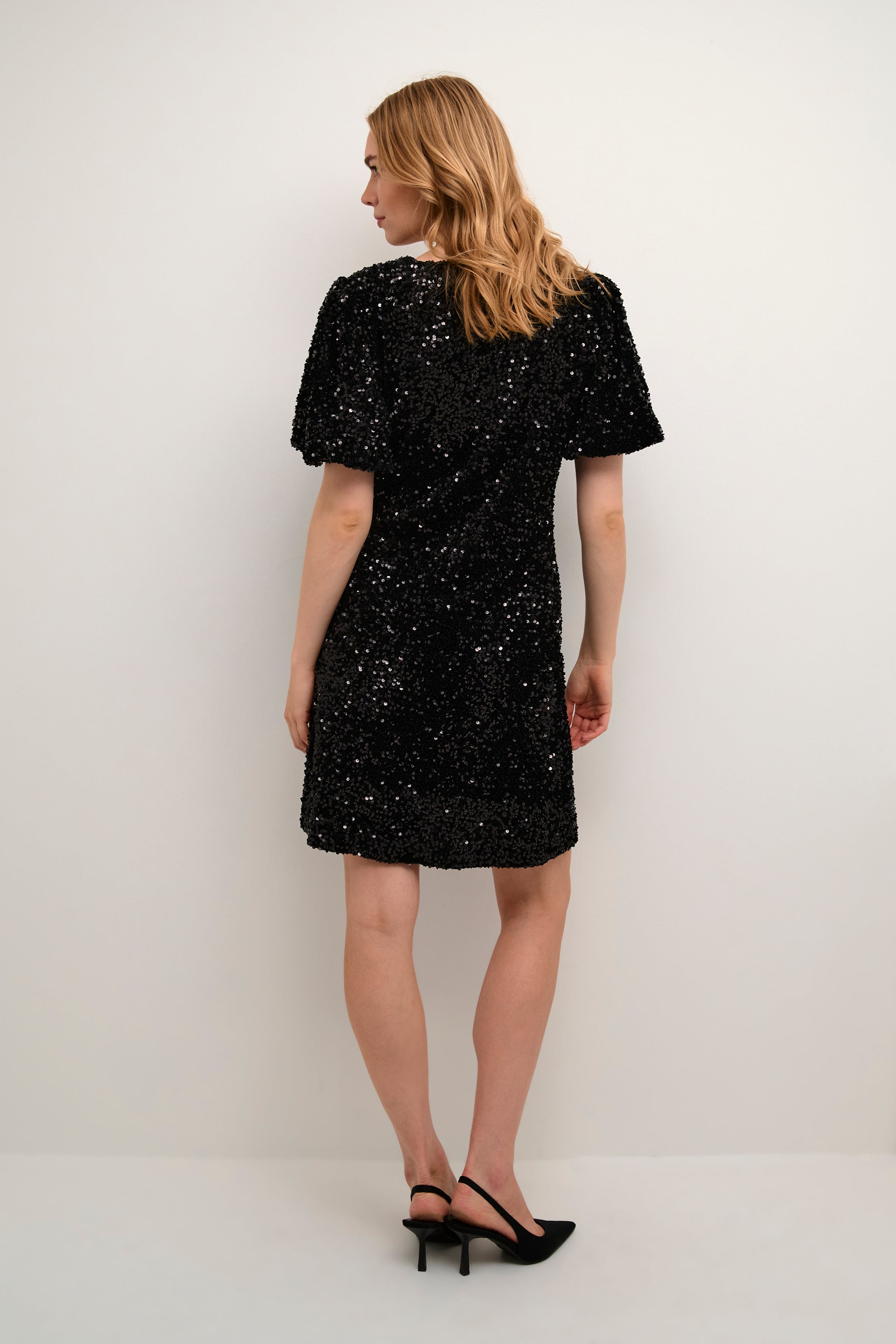 CRLouise Robe LOOKBOOK FRONT 10650841-100120