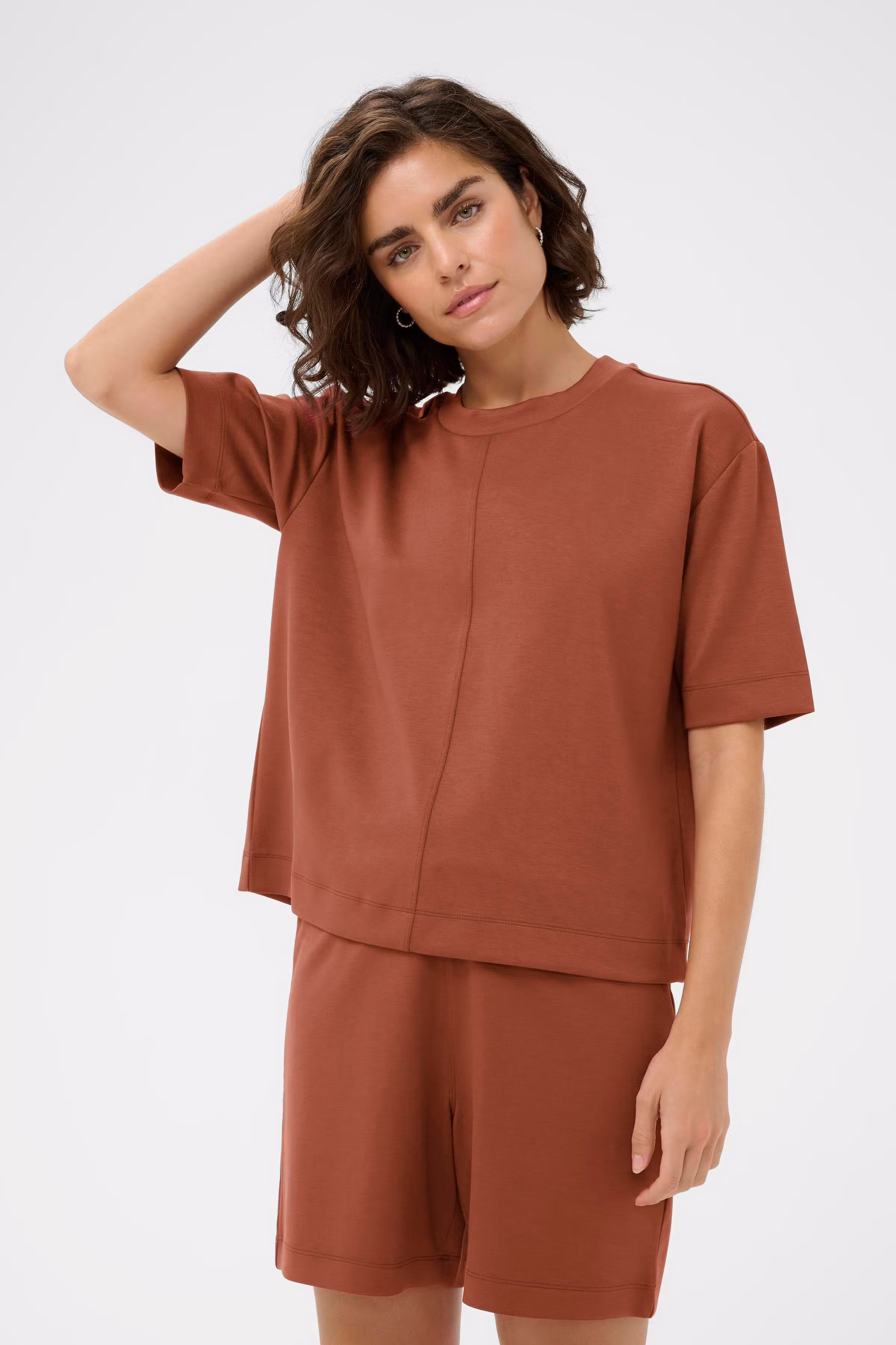 KAannie T-shirt LOOKBOOK FRONT 10511809-191334