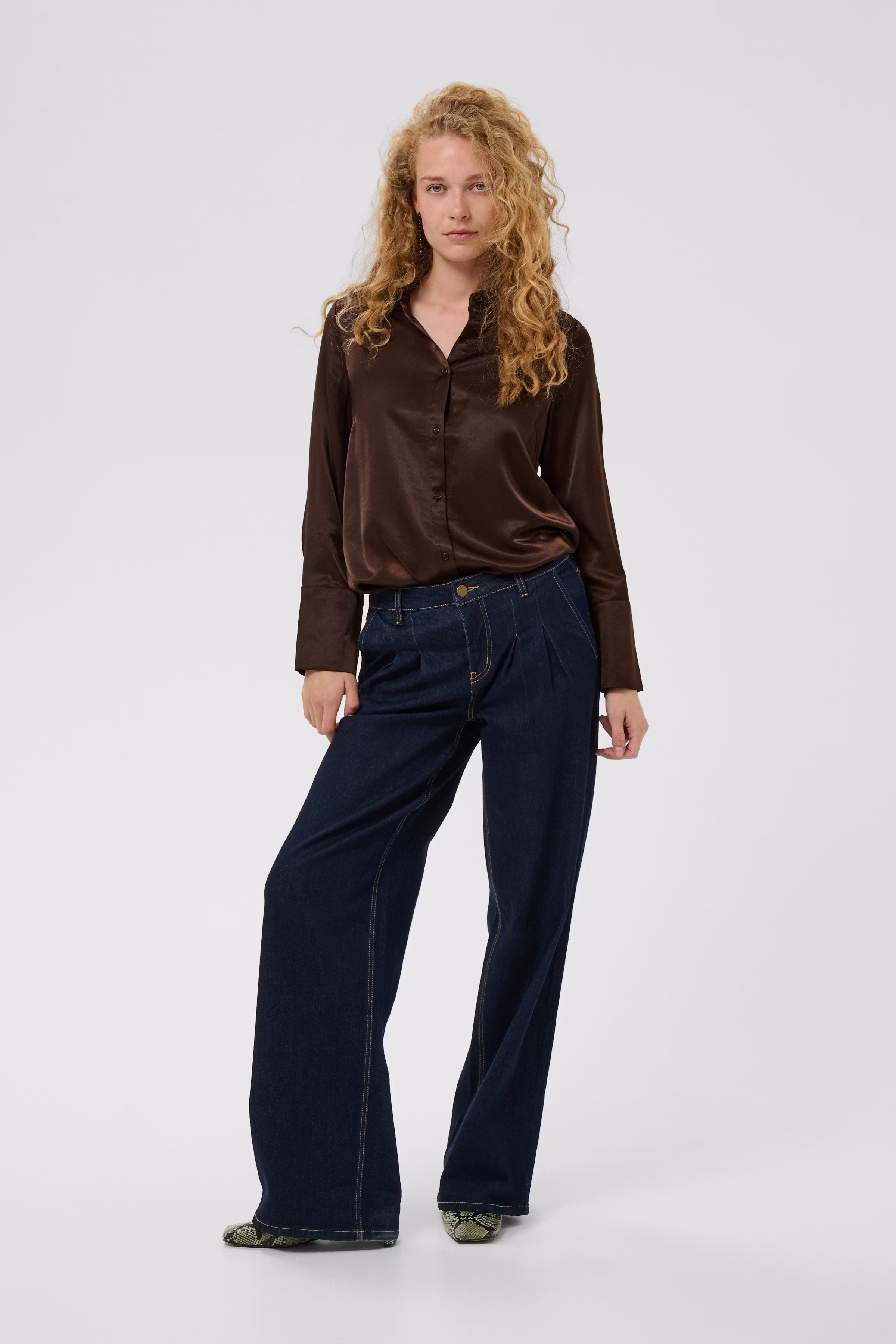 CUmollie Satin shirt LOOKBOOK FRONT 50112293-190915