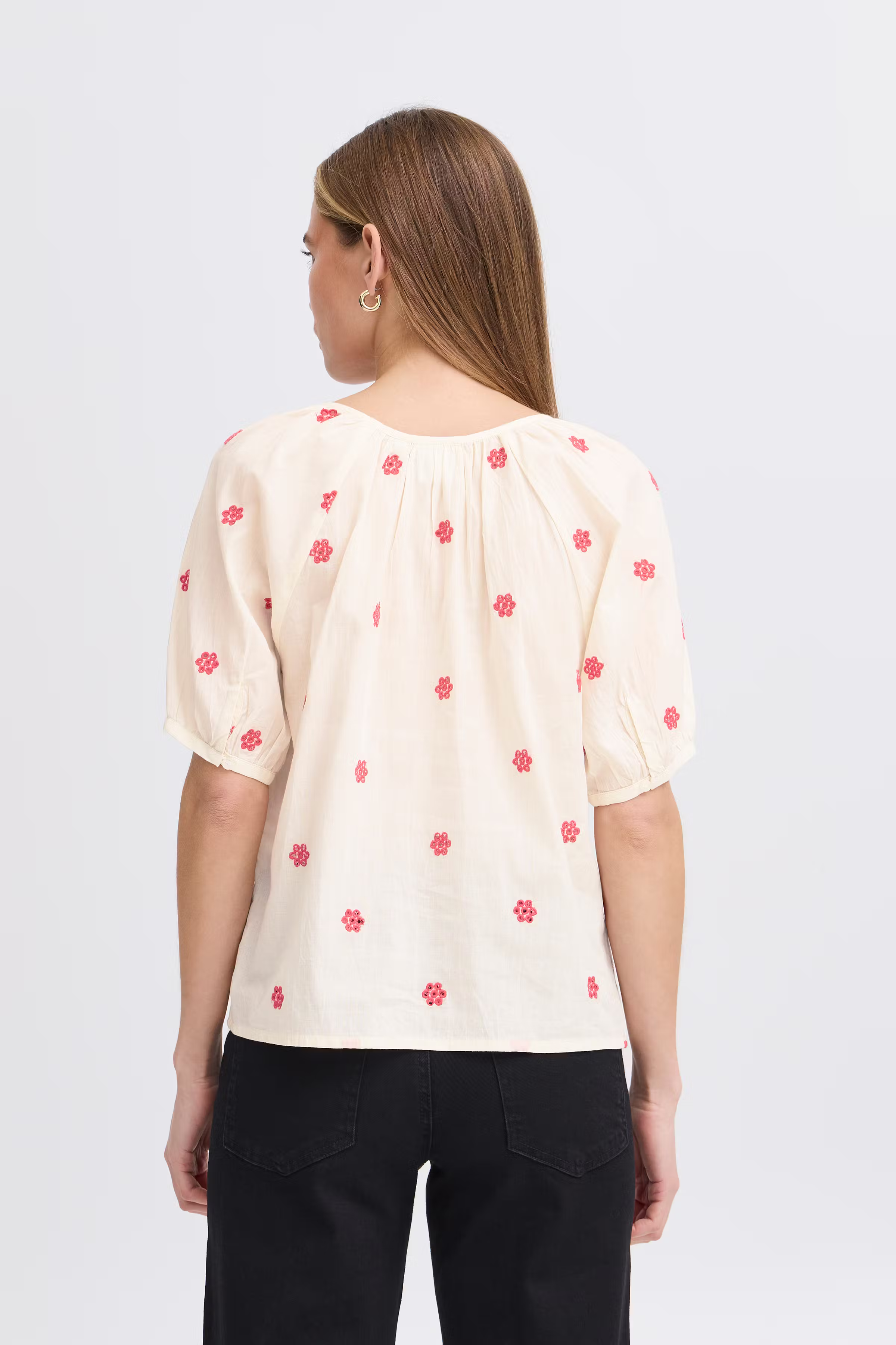 Kortermet bluse LOOKBOOK BACK 20122831-124301