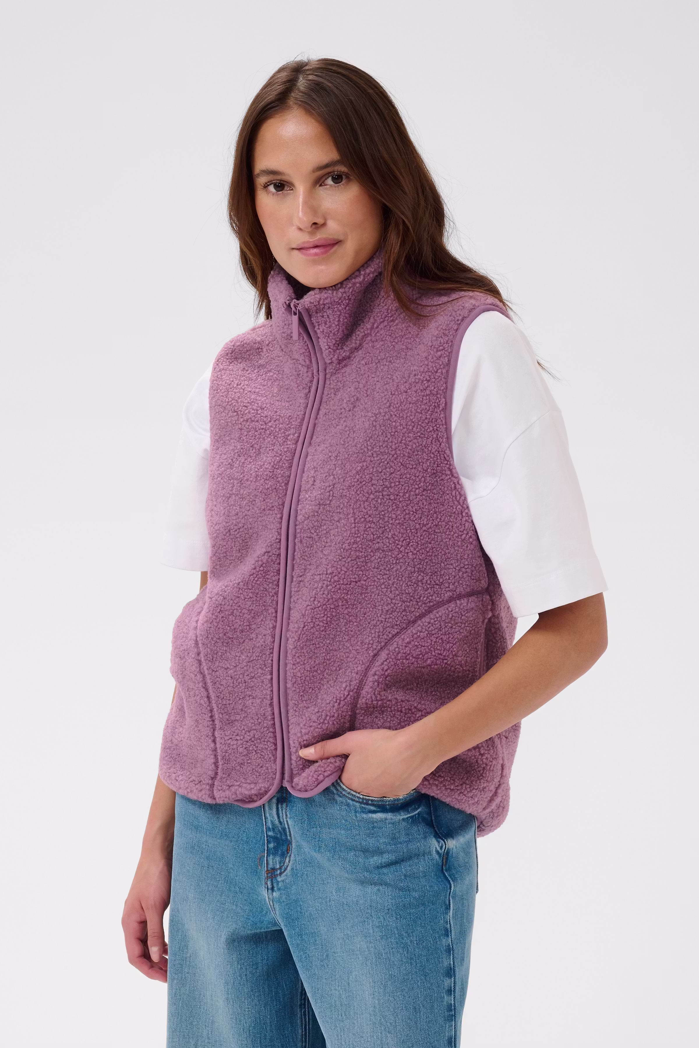 KAally Vest LOOKBOOK FRONT 10512029-163205
