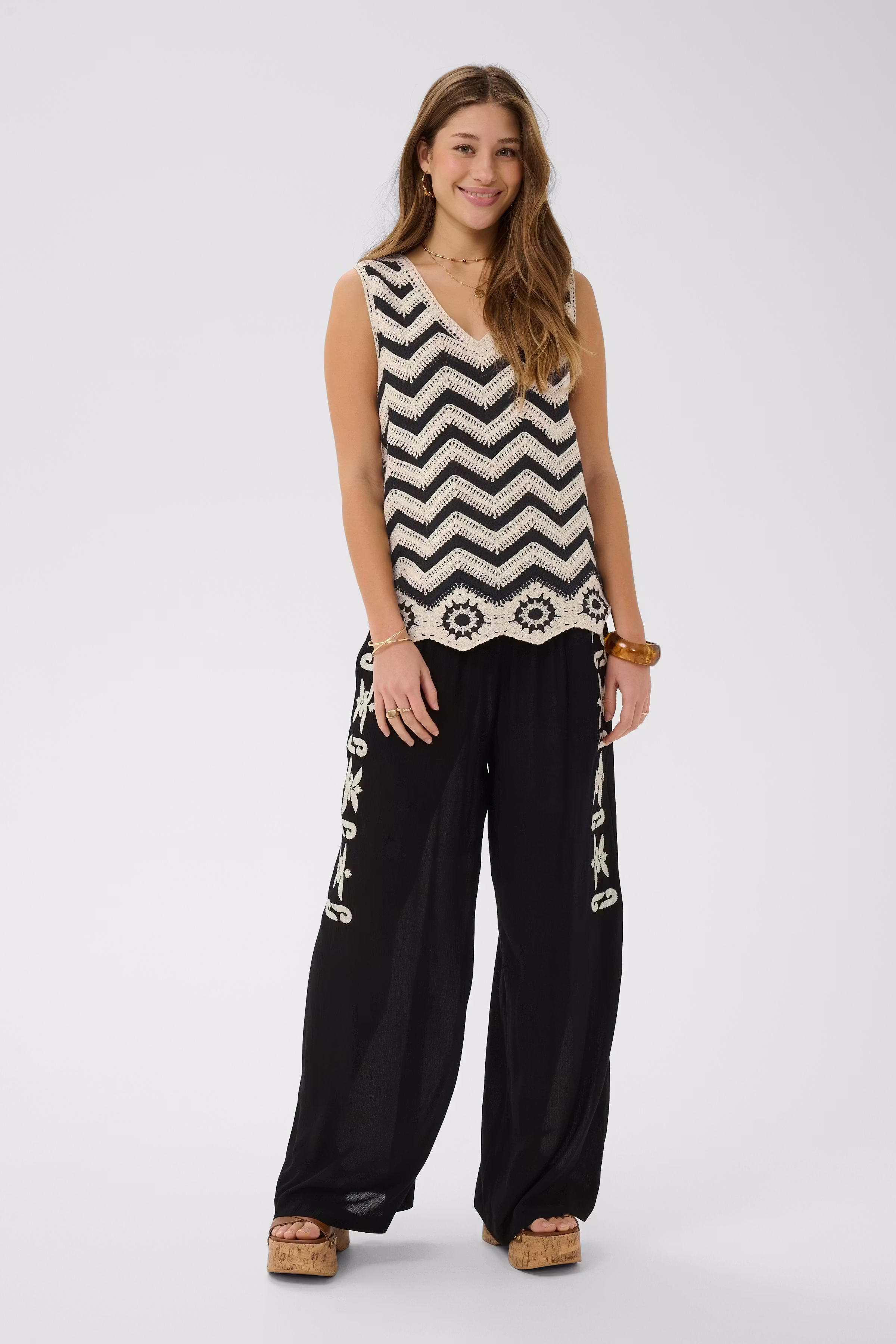 CRJauie Slipover LOOKBOOK FRONT 10615023-109363