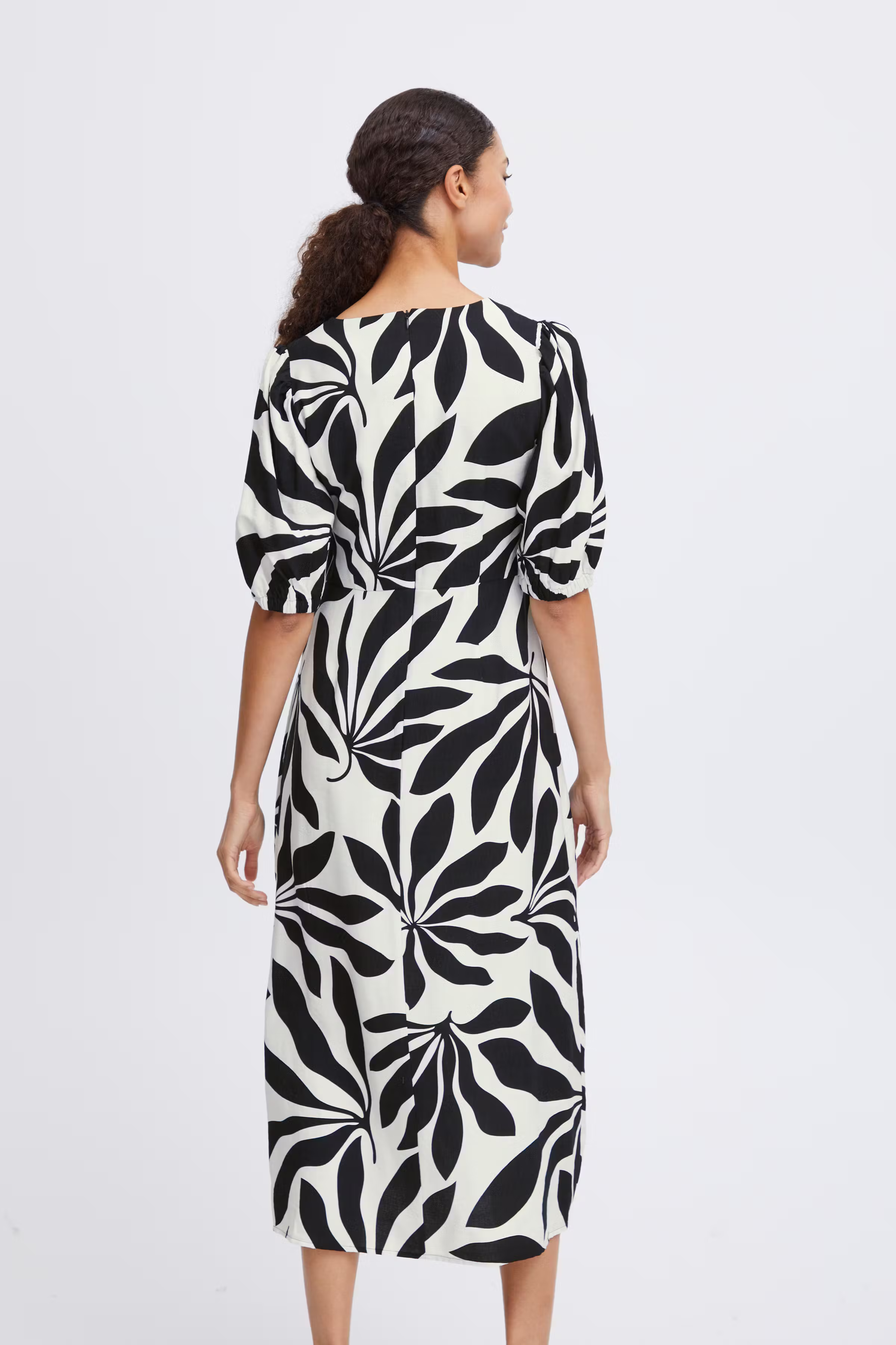 BYJANINA Kjole LOOKBOOK BACK 20814900-203167