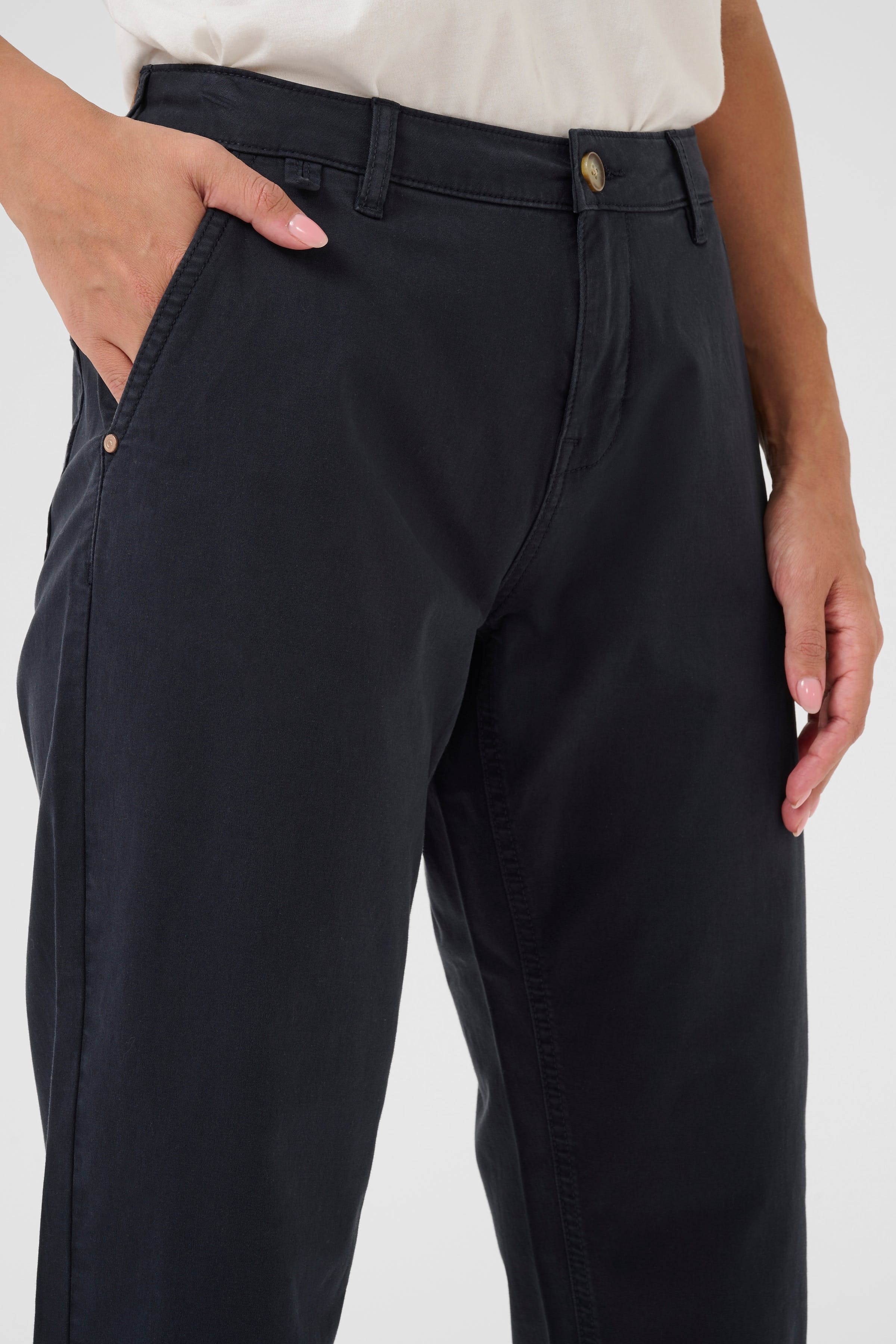 CRBerta Capri pants LOOKBOOK DETAIL 10613651-193923