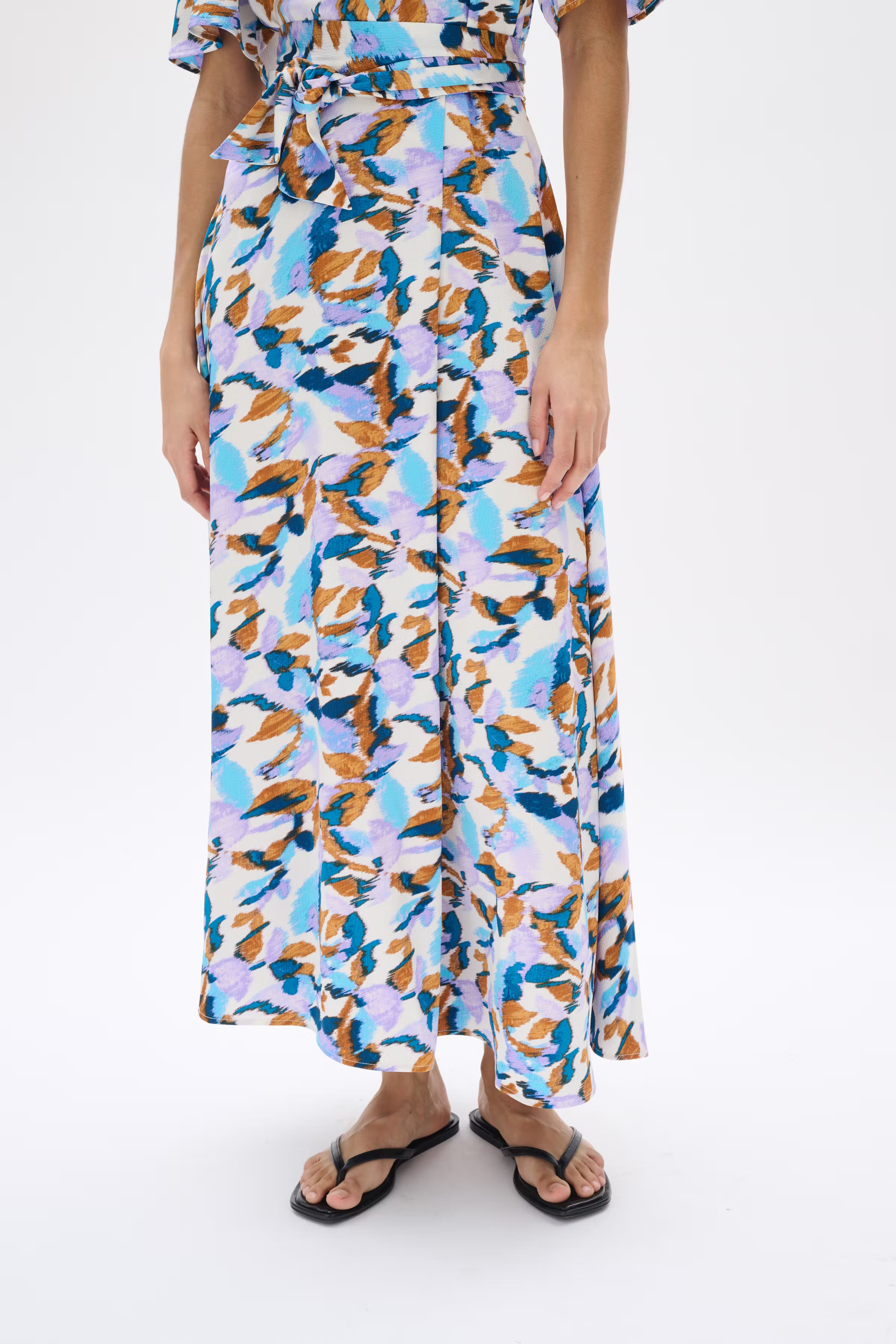 SendraIW Dress LOOKBOOK FRONT 30111079-304290