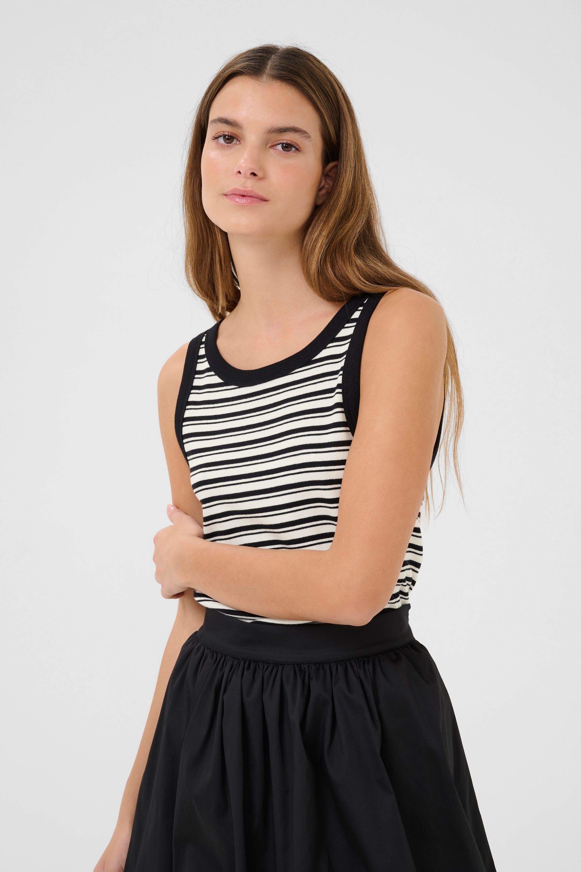 KBOva Top LOOKBOOK FRONT 10105524-107627