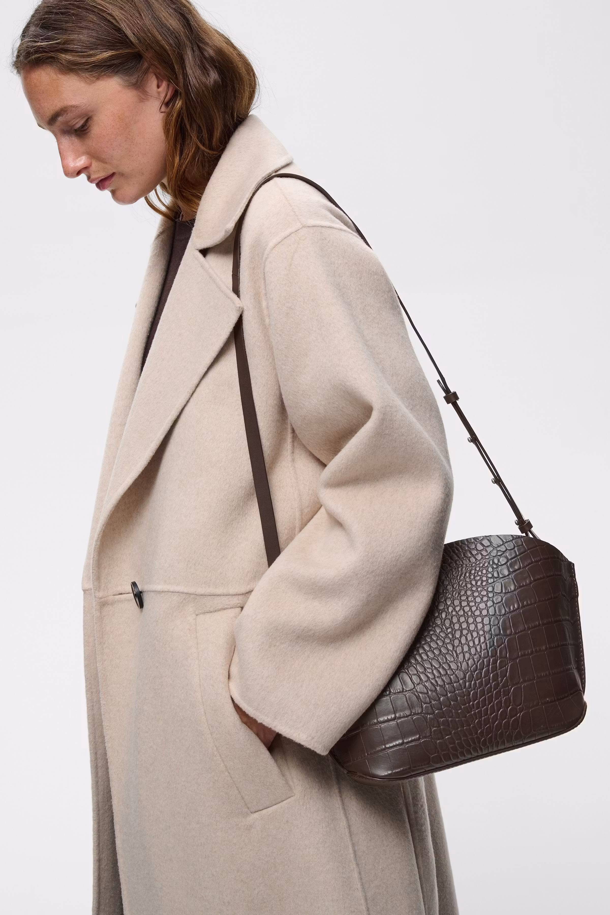AVIKAIW Bag LOOKBOOK FRONT 30112690-191109